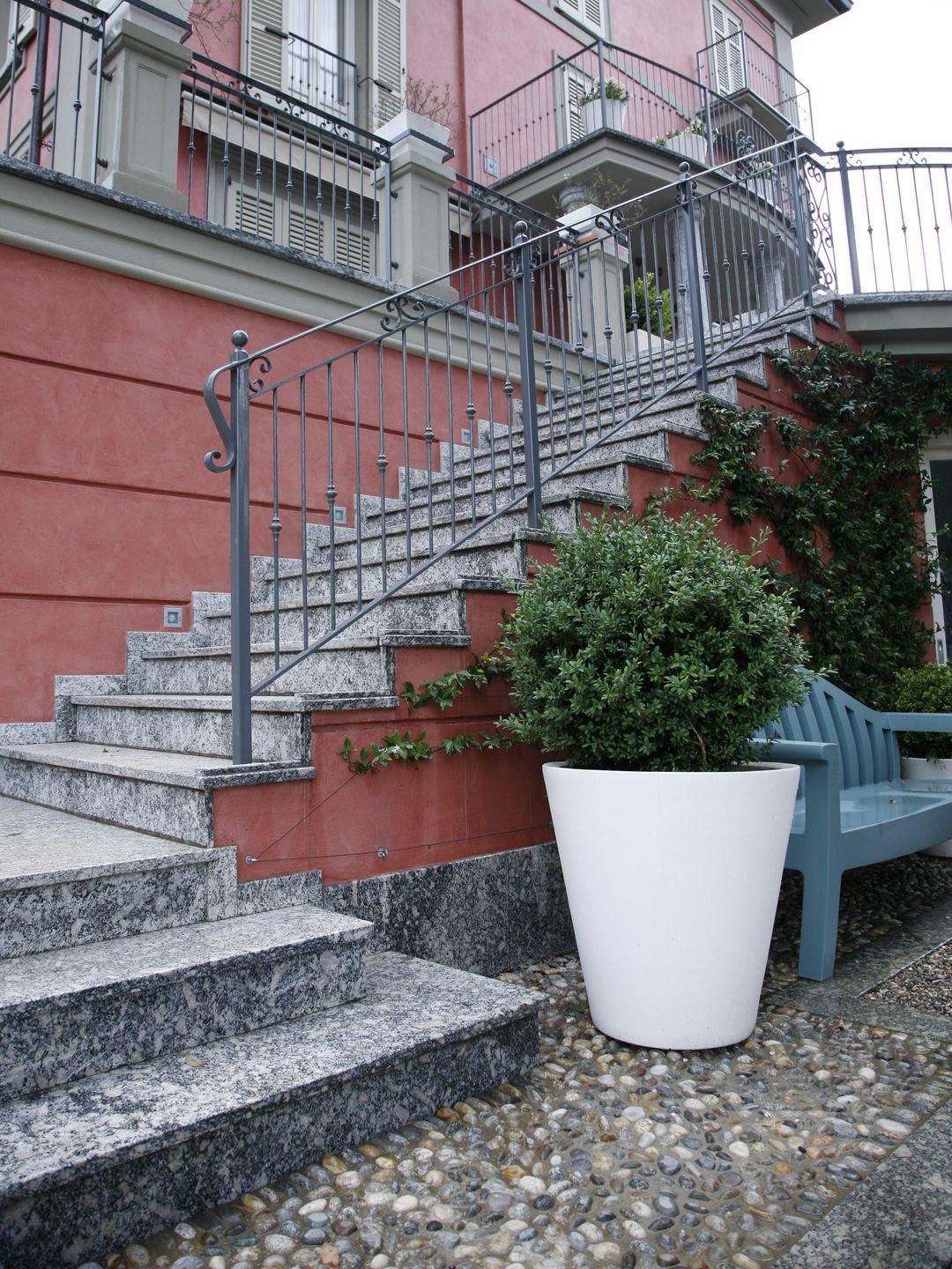 Italiano New Pot Planter Large Bianco di Serralunga, Paolo Rizzatto in vendita