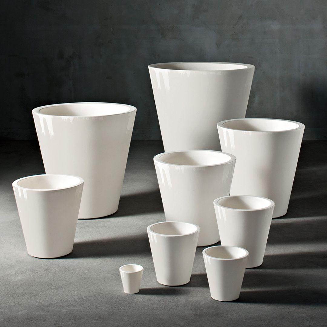 XXI secolo e contemporaneo New Pot Planter Large Bianco di Serralunga, Paolo Rizzatto in vendita