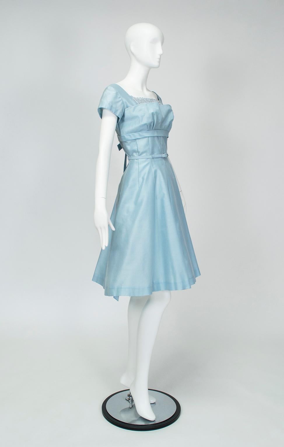 New Powder Blue Petal Shelf Bust Honeymoon Party Dress w Crinoline - M, 1953 (Blau) im Angebot