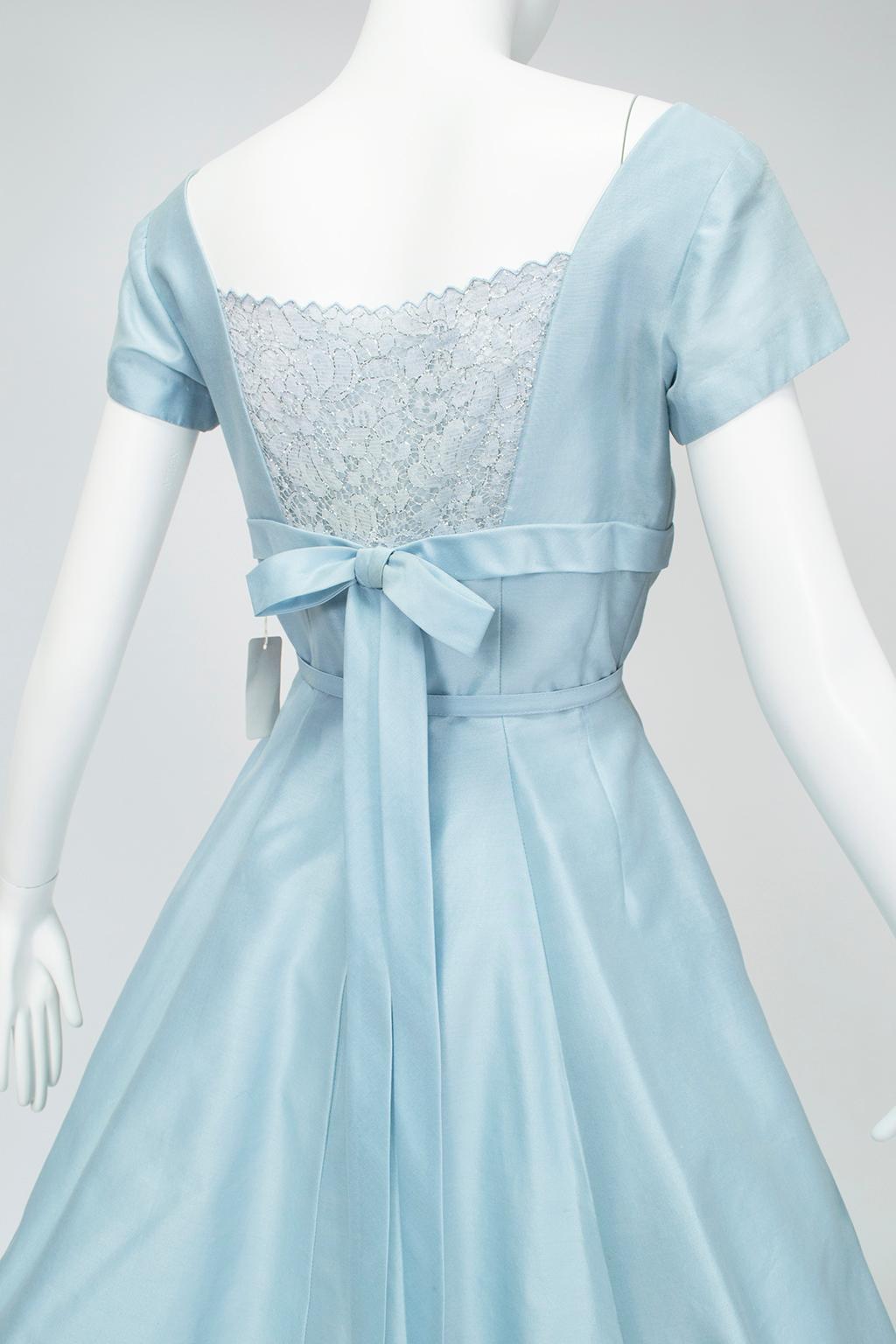 New Powder Blue Petal Shelf Bust Honeymoon Party Dress w Crinoline – M, 1953 For Sale 1