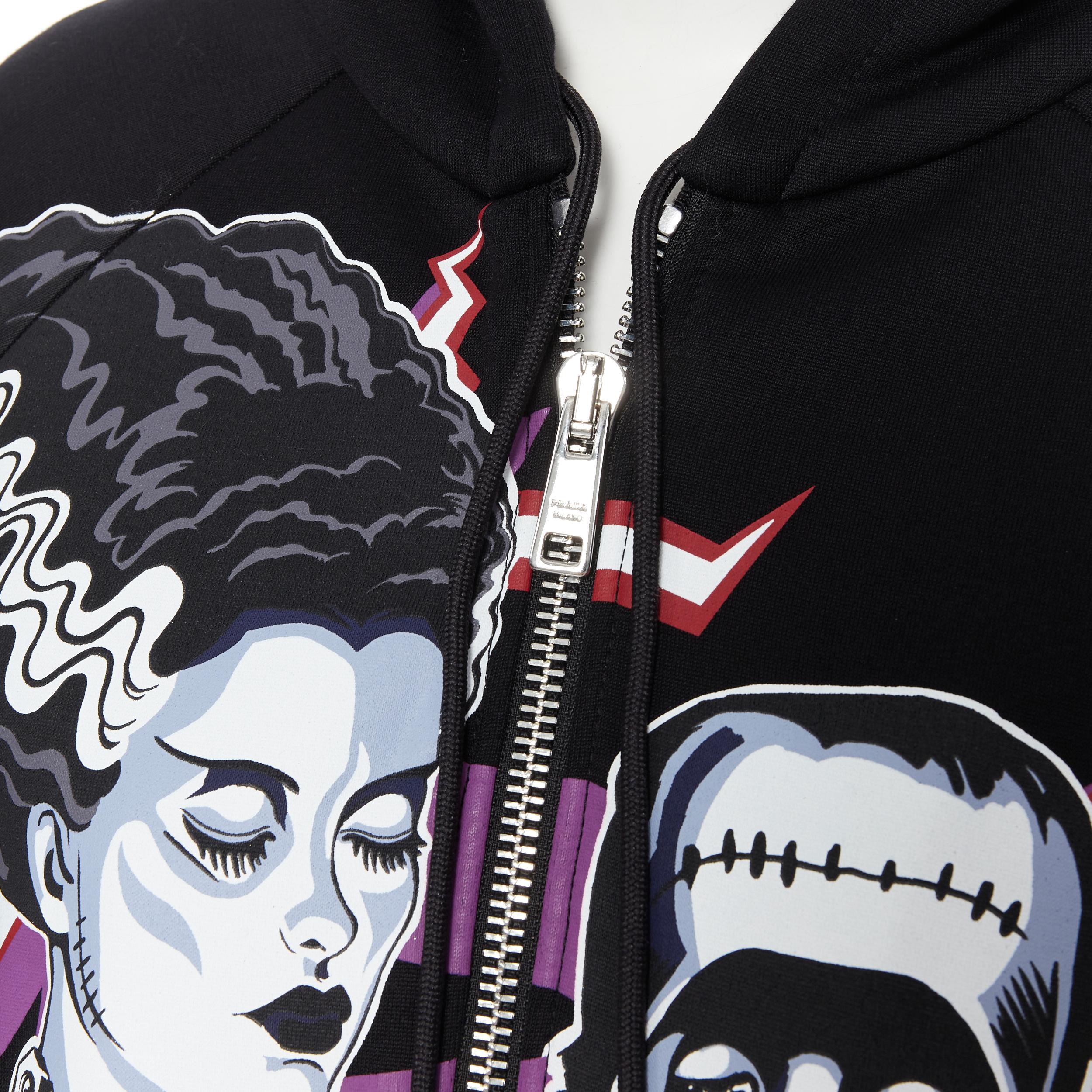 new PRADA 2019 Frankenstein Couple print black cotton jersey zip up hoodie XS 
Reference: TGAS/B00382 
Brand: Prada 
Designer: Miuccia 
Prada Collection: Fall Winter 2019 
Material: Cotton 
Color: Black 
Pattern: Other 
Closure: Zip 
Extra Detail: