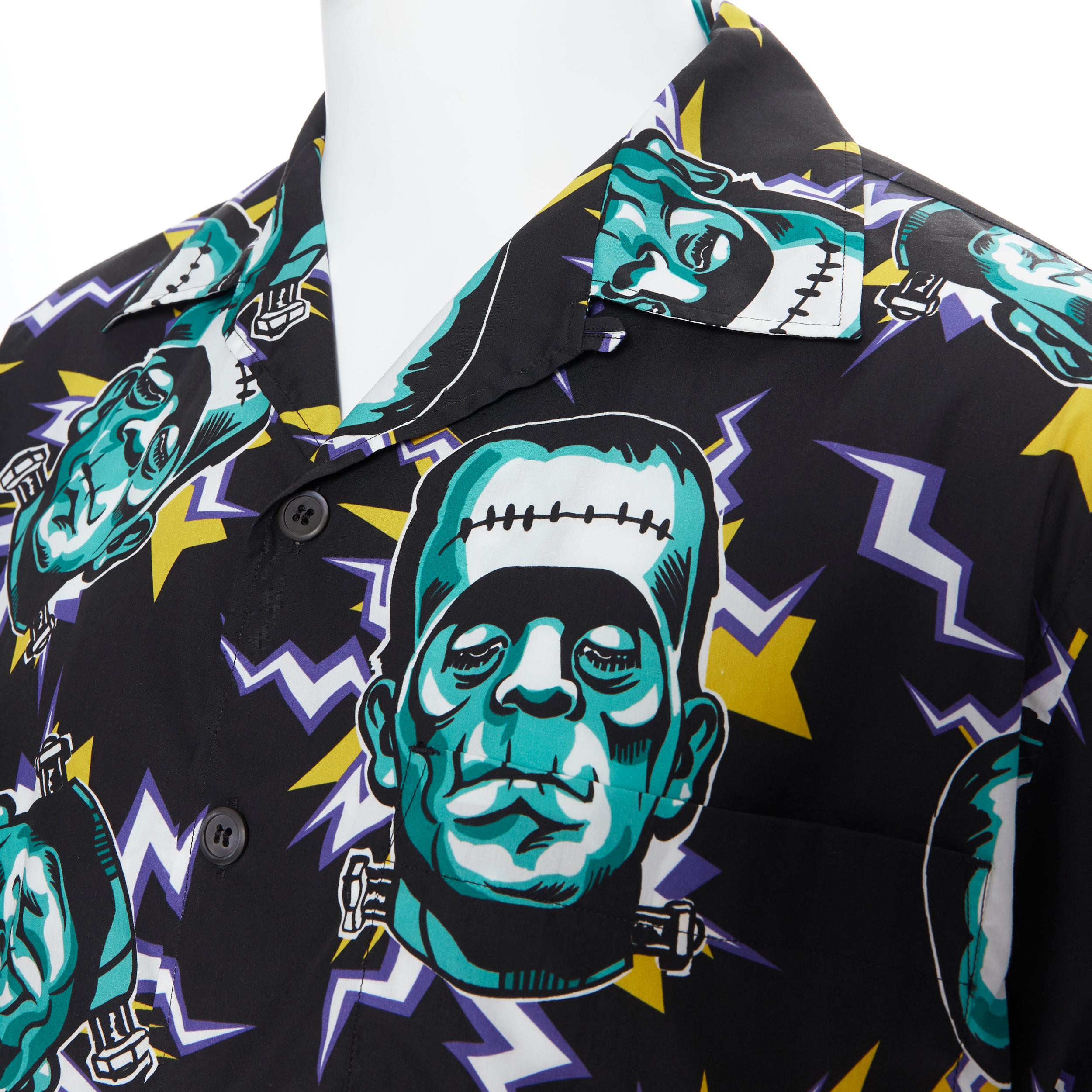 new PRADA 2019 Frankenstein Lightning black cotton short sleeve bowling shirt S
Brand: Prada
Designer: Miuccia Prada
Collection: Fall Winter 2019
Model Name / Style: Bowling shirt
Material: Cotton
Color: Black
Pattern: Abstract
Closure: Button
Extra
