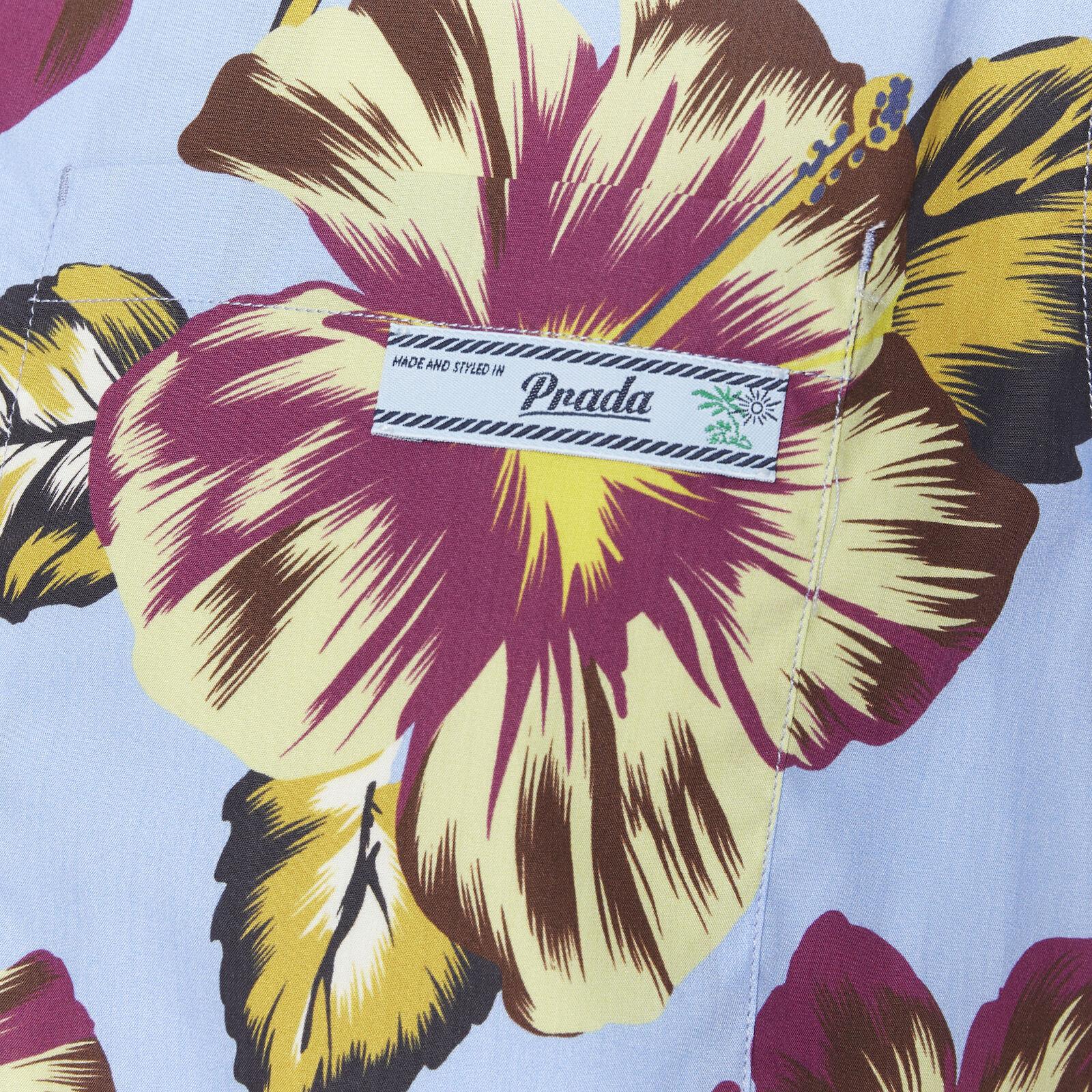 new PRADA 2019 Hibiscus floral print short sleeve Hawaiian bowling camp shirt M
Reference: TGAS/A05859
Brand: Prada
Designer: Miuccia Prada
Collection: Spring Summer 2019
Material: Cotton
Color: Blue
Pattern: Floral
Closure: Button
Extra Details: