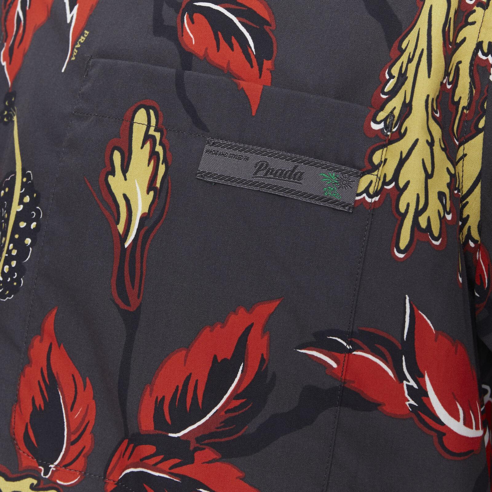 new PRADA 2019 Lilium floral print short sleeve Hawaiian bowling shirt S
Reference: TGAS/A05864
Brand: Prada
Designer: Miuccia Prada
Model: 
