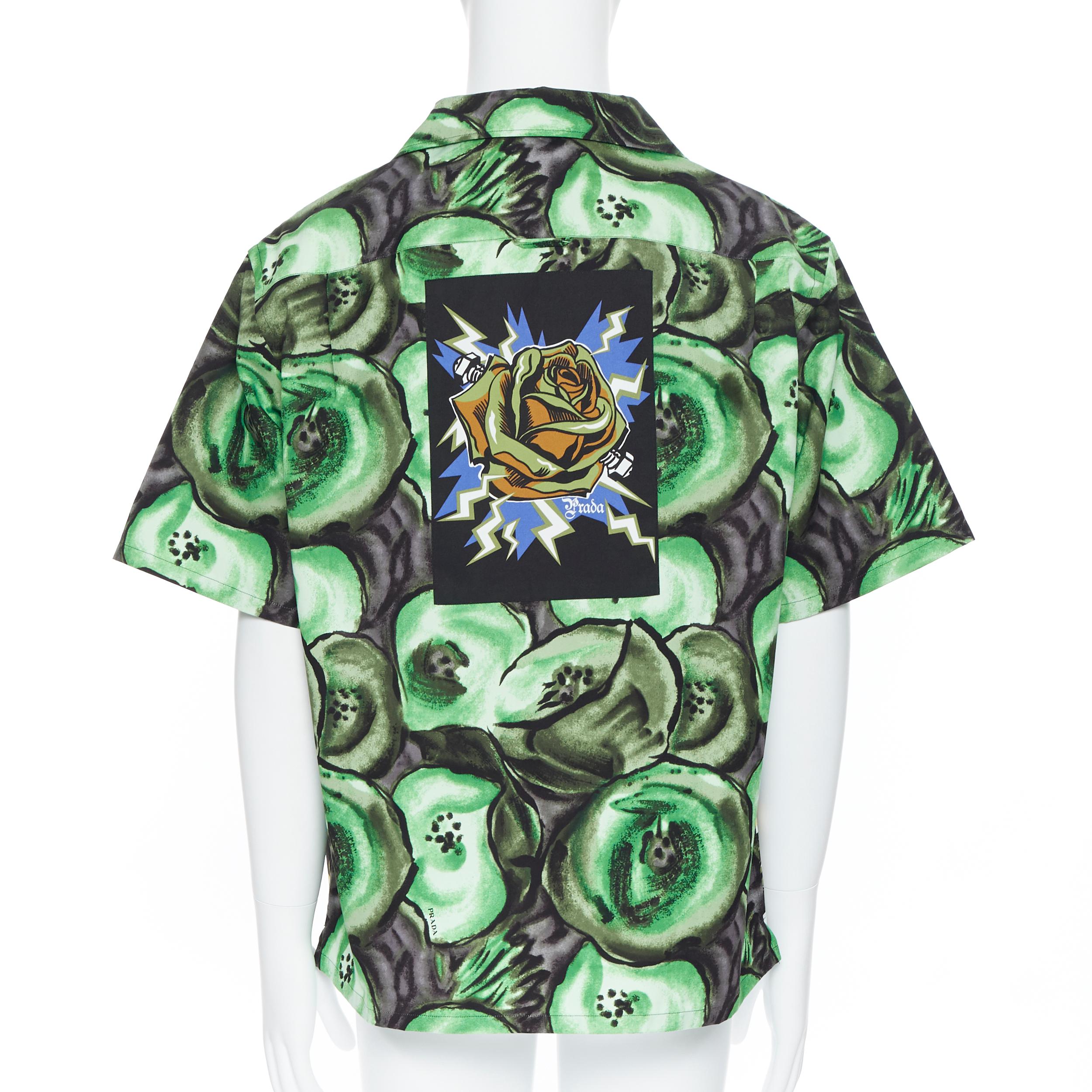 new PRADA 2019 Runway Frankenstein Electrify Rose boxy cotton bowling shirt L
Brand: Prada
Designer: Miuccia Prada
Collection: Fall Winter 2019
Model Name / Style: Bowling shirt
Material: Cotton
Color: Green
Pattern: Abstract
Closure: Button
Extra