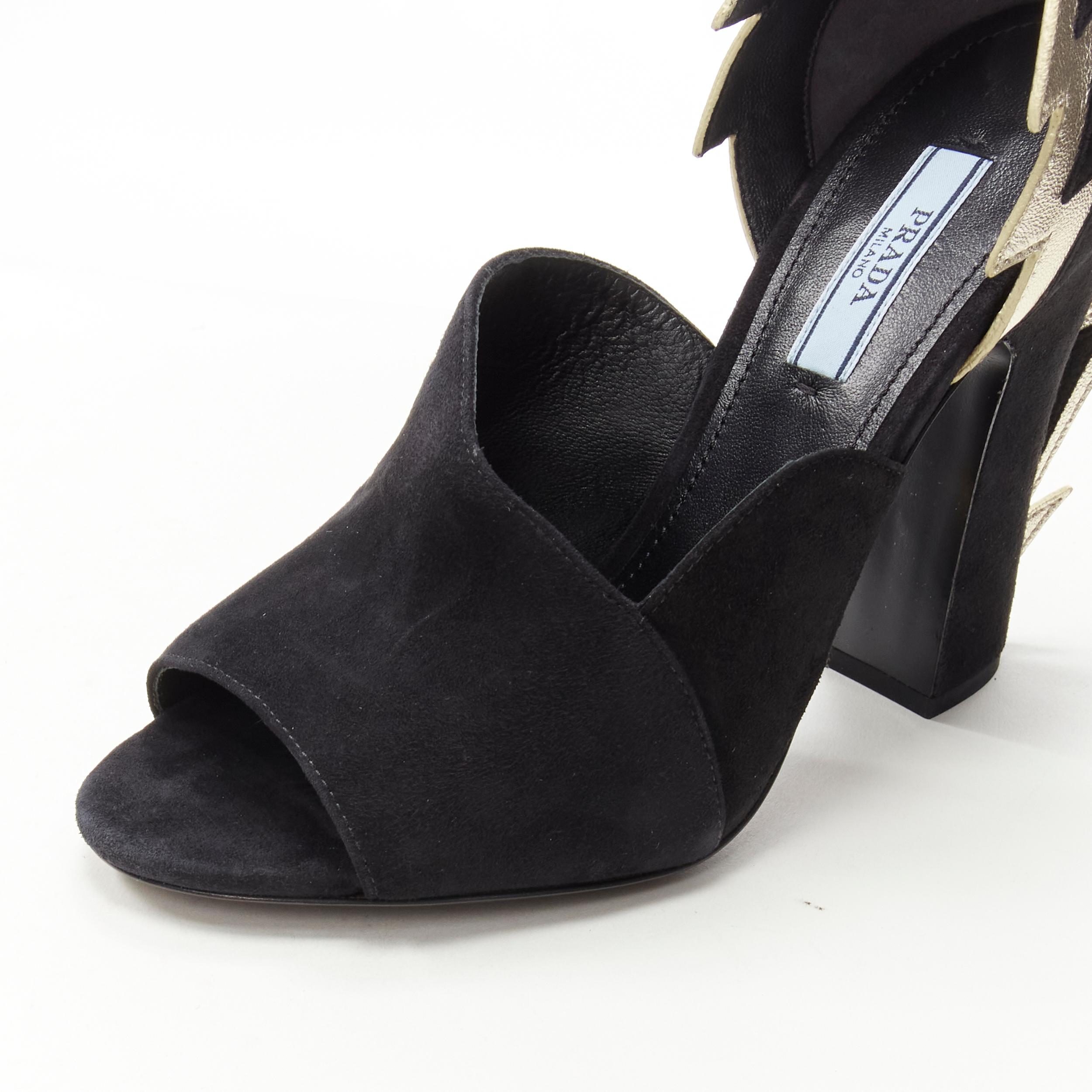 PRADA - Chaussures de défilé à talons épais en daim noir métallisé doré EU37, neuves, 2019 en vente 2