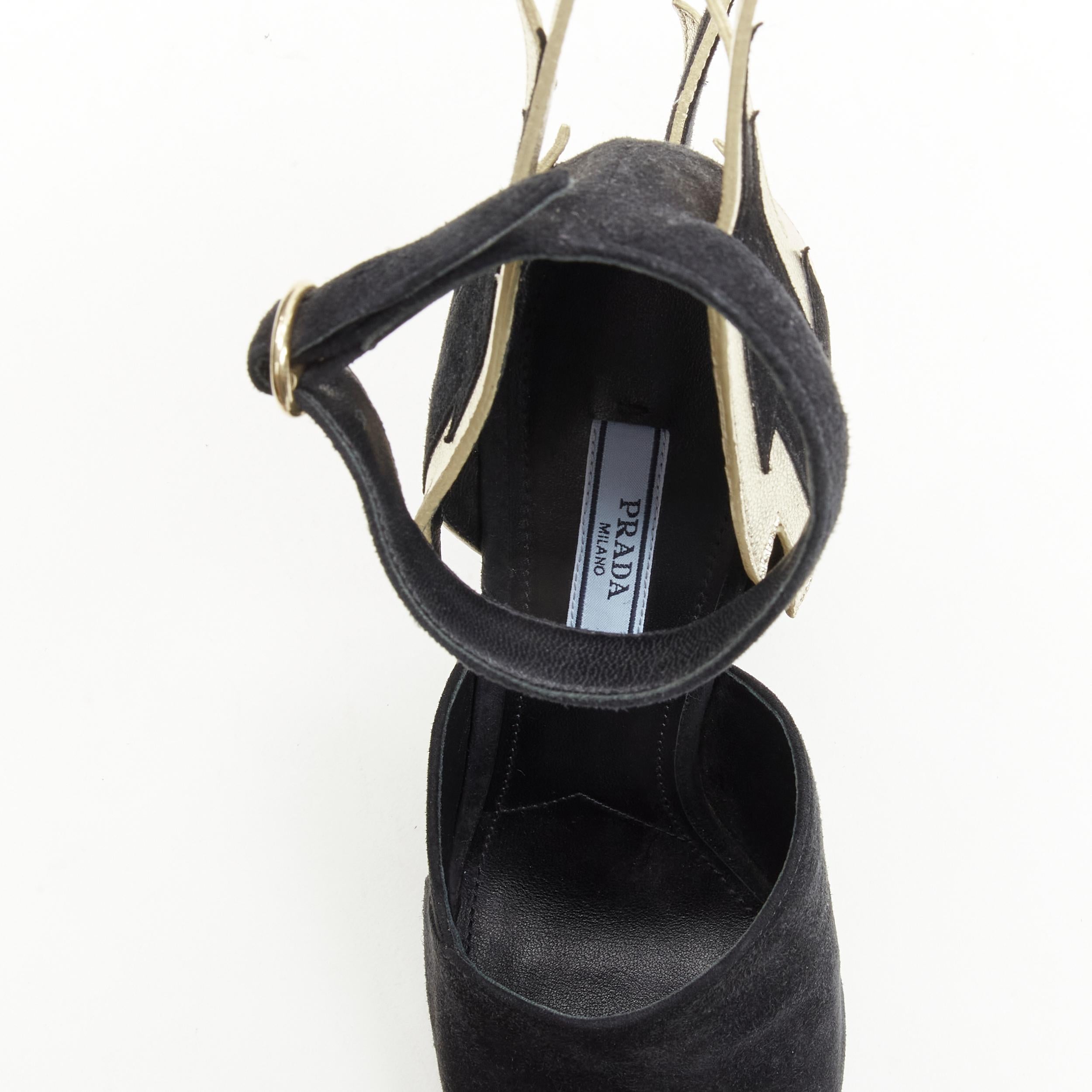 PRADA - Chaussures de défilé à talons épais en daim noir métallisé doré EU37, neuves, 2019 en vente 4