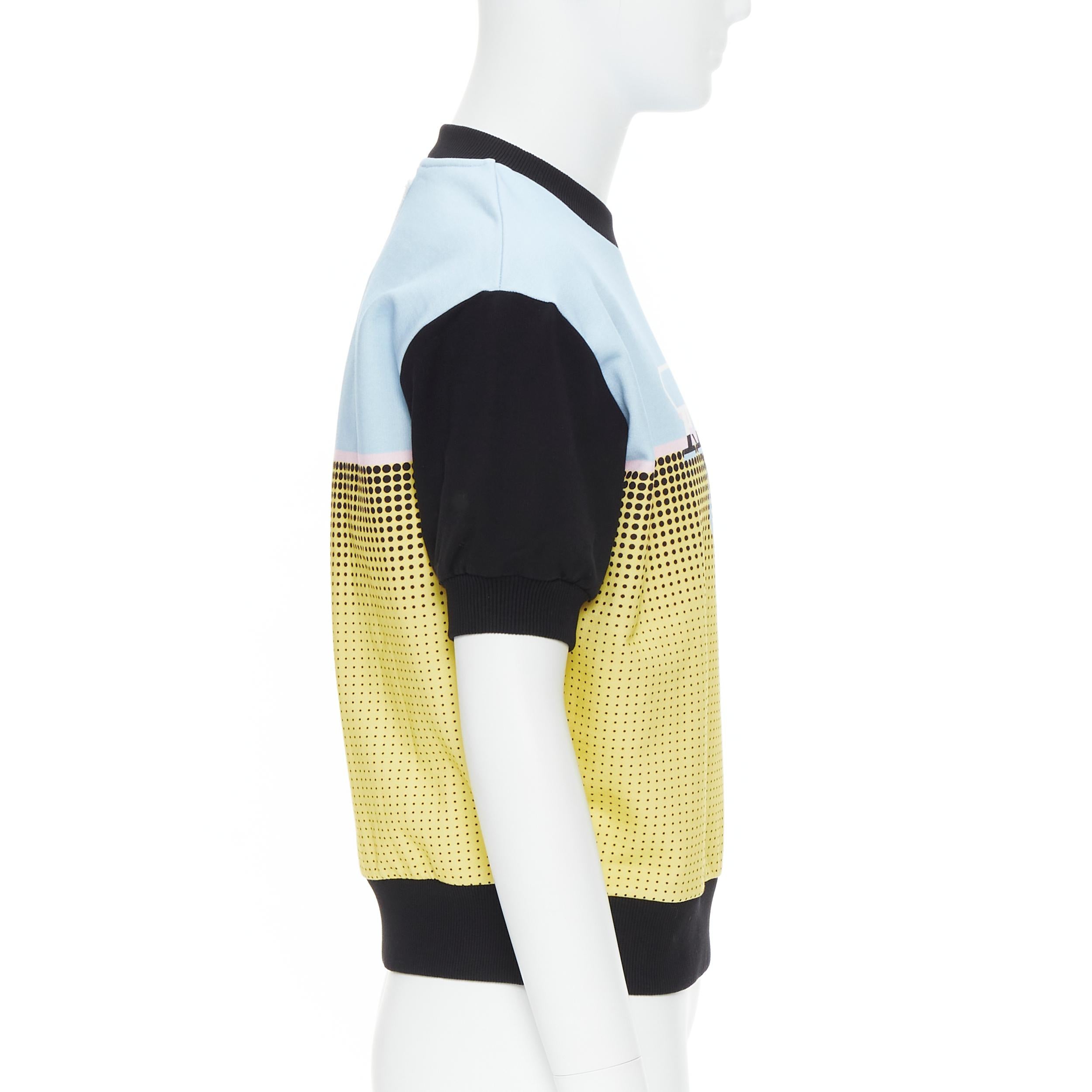 Neuer PRADA 2020 Pullover mit ovalem Logodruck und Farbblockmuster mit kurzen Ärmeln M im Zustand „Gut“ im Angebot in Hong Kong, NT