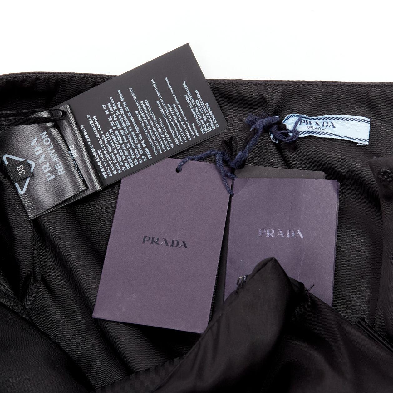 PRADA - Jupe à bulles avec logo triangulaire et boucle de poche, en nylon, neuve, taille IT 38 XS, 2020 en vente 4