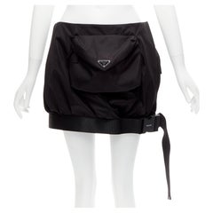 Neuer PRADA 2020 Re Nylon-Blasenrock mit dreieckigem Logo an der Vorderseite und Schnalle IT38 XS