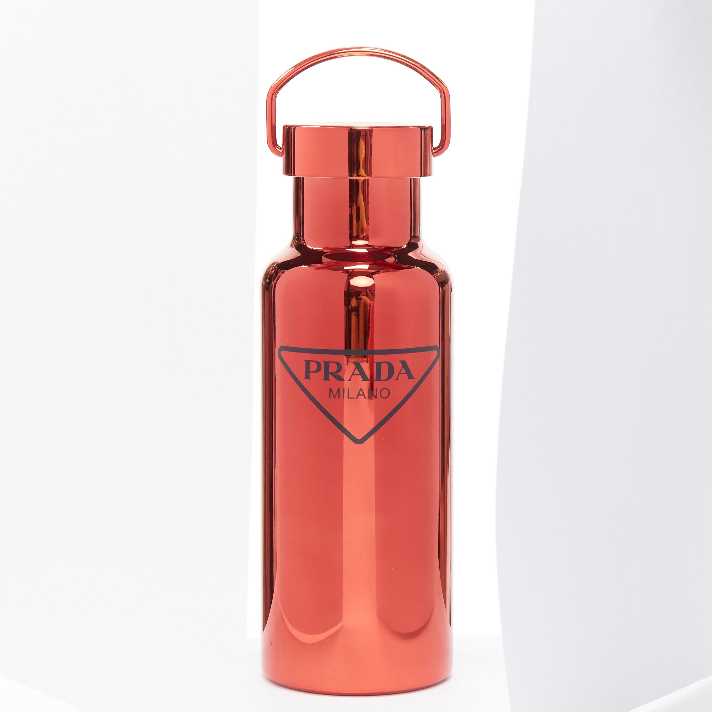 new PRADA 2021 mirrored red black logo stainless steel water bottle 500ml 
Reference: JOMK/A00042 
Brand: Prada 
Designer: Miuccia Prada 
Material: Stainless Steel 
Color: Red 
Pattern: Solid 
Extra Detail: A minimalist design characterizes this 500