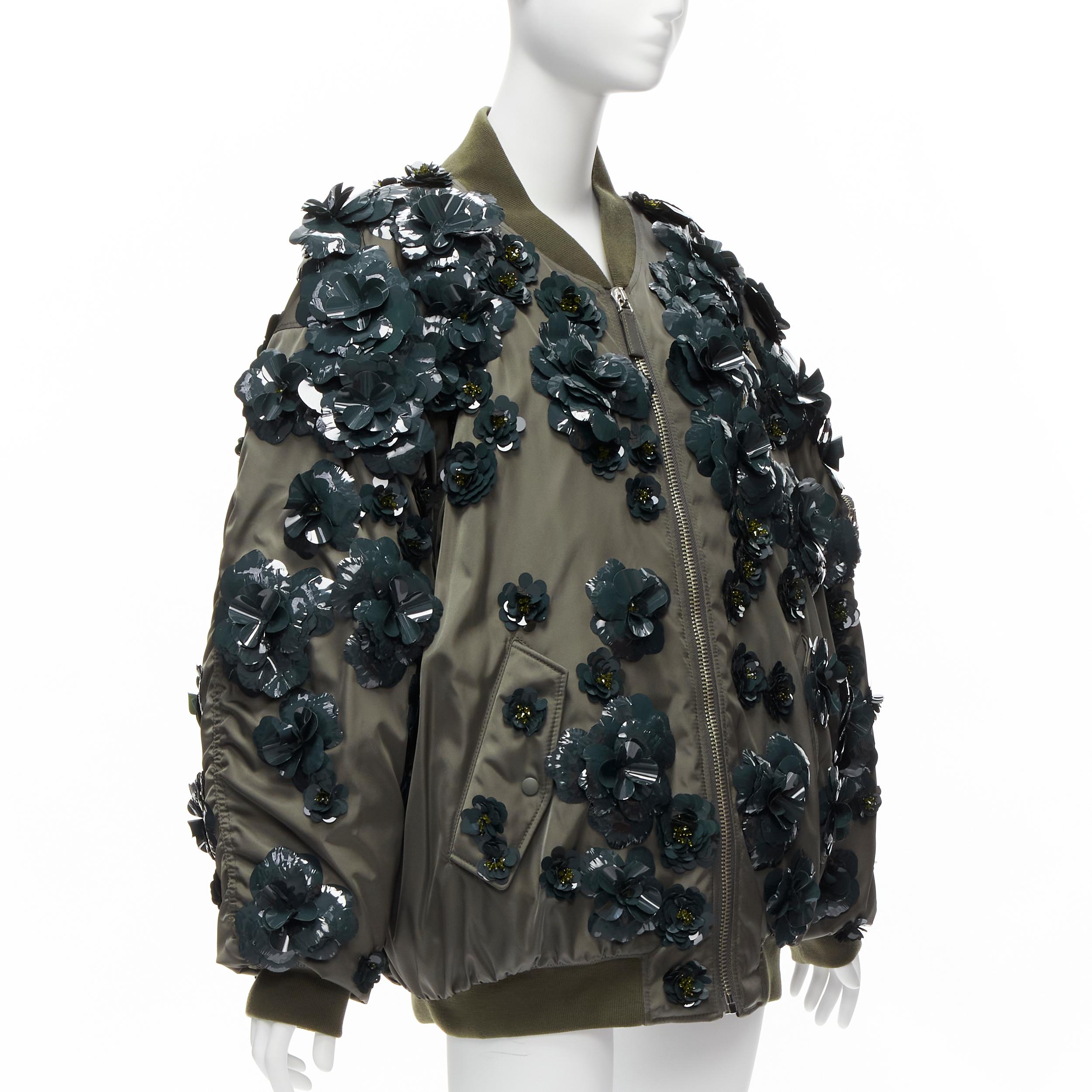 new PRADA 2022 Runway Re-nylon flower applique green oversized bomber jacket  In New Condition For Sale In Hong Kong, NT