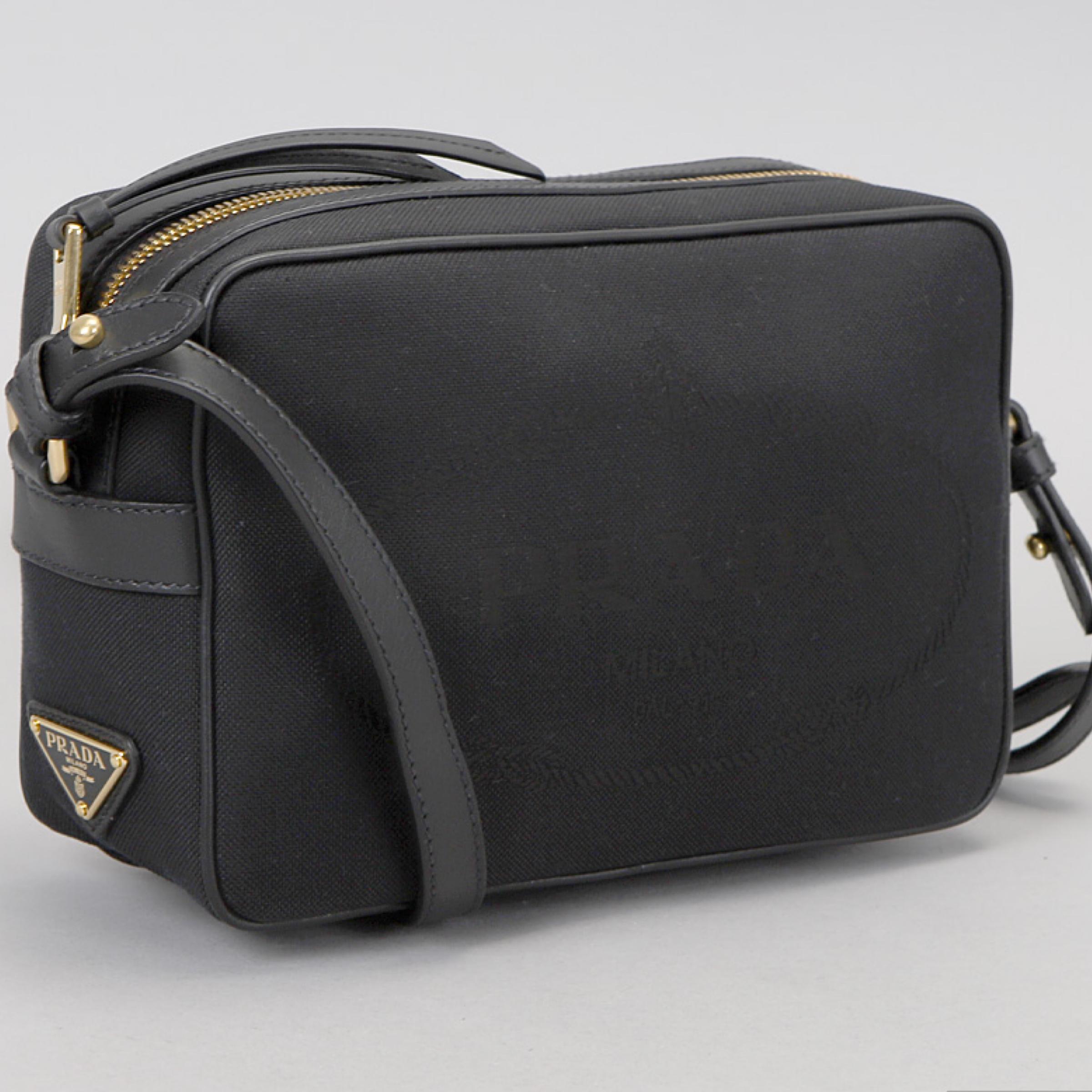 NEU Prada Beige Schwarz Jacquard Canvas Crossbody Umhängetasche Kameratasche Damen im Angebot