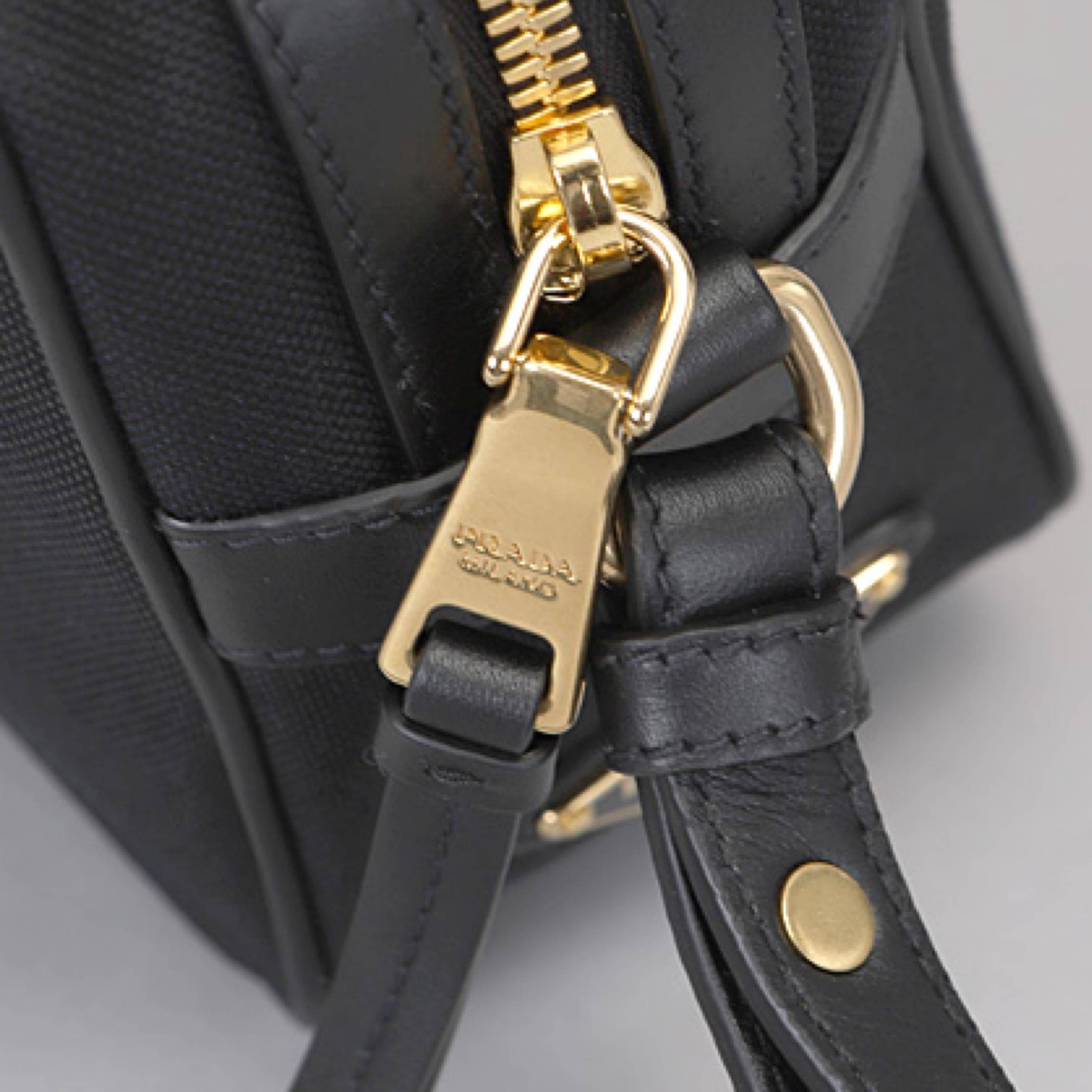 NEU Prada Beige Schwarz Jacquard Canvas Crossbody Umhängetasche Kameratasche im Angebot 2