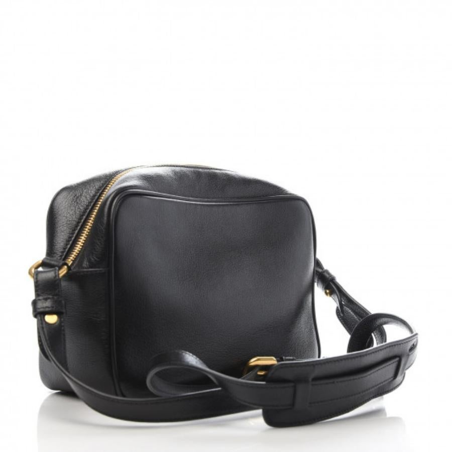 Neu Prada Schwarz Jacquard geprägte Logo Leder Kamera Crossbody Tasche

Garantierte Echtheit

DETAILS
Marke: Prada
Zustand: Brandneu
Kategorie: Umhängetasche
Geschlecht: Frauen
Farbe: Schwarz
MATERIAL: Leder
Prada-Logo mit Prägung
Goldfarbene