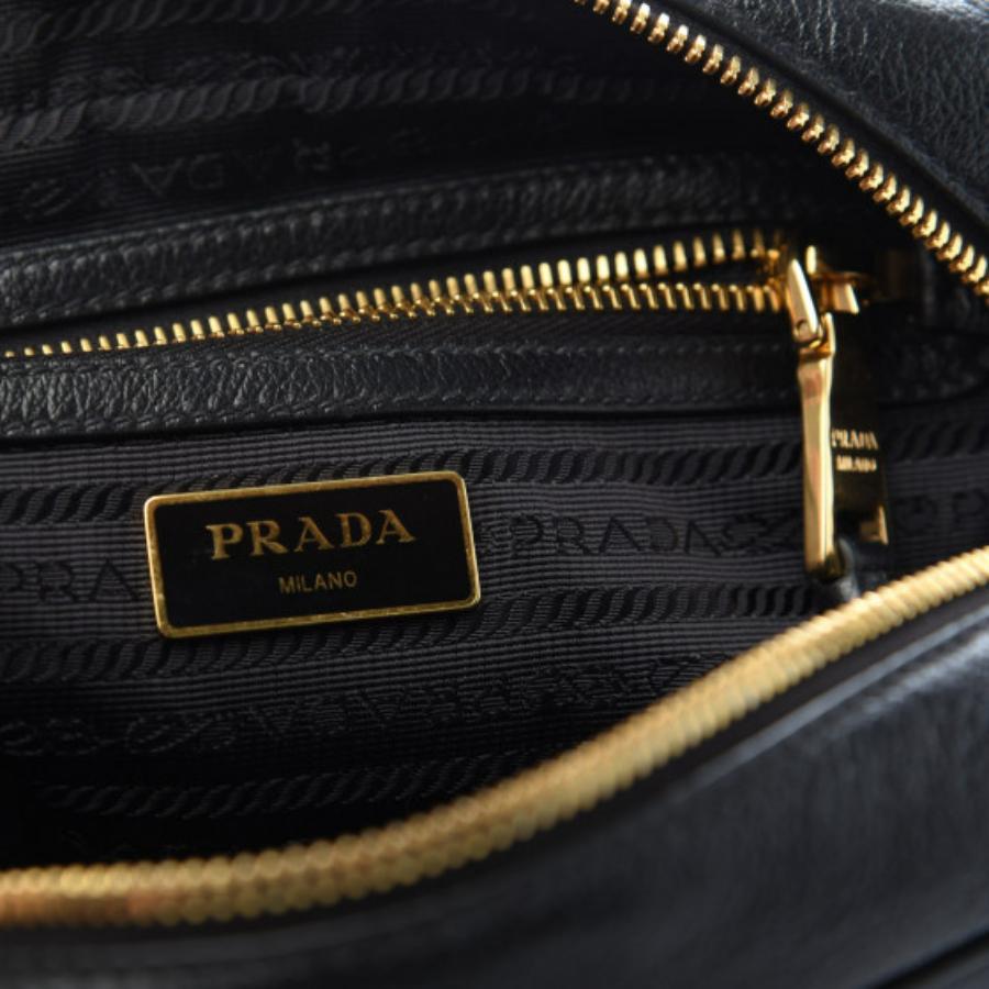 NEU Prada Schwarze Kamera-Umhängetasche aus Leder mit Jacquard-Logo im Angebot 4