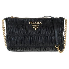 NEU Prada Schwarze Nappa gesteppte Leder-Umhängetasche