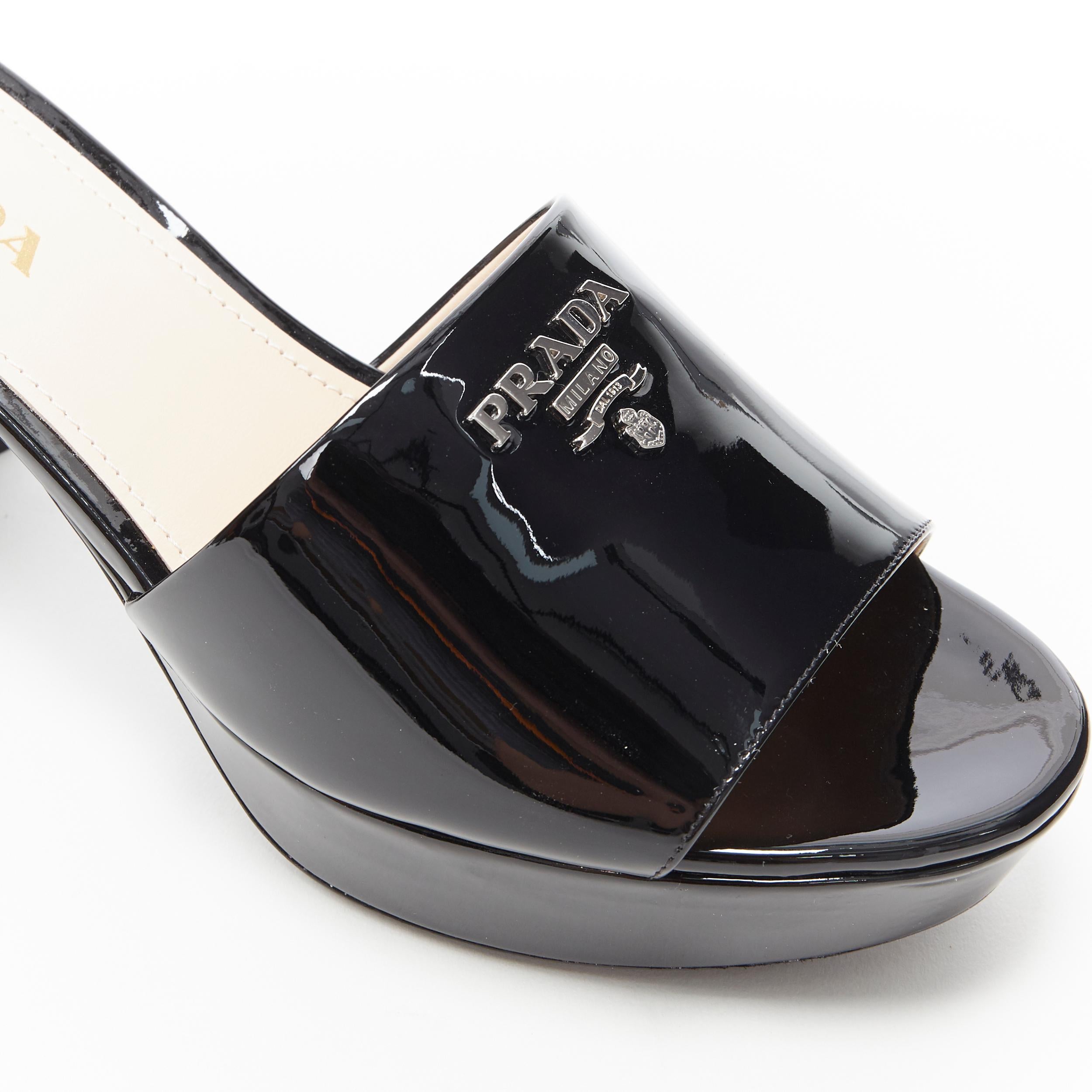new PRADA black patent silver logo platform block heel mule clog shoes EU39
Brand: Prada
Designer: Miuccia Prada
Model Name / Style: Mule
Material: Patent leather
Color: Black
Pattern: Solid
Extra Detail: Black patent leather. Silver-tone hardware