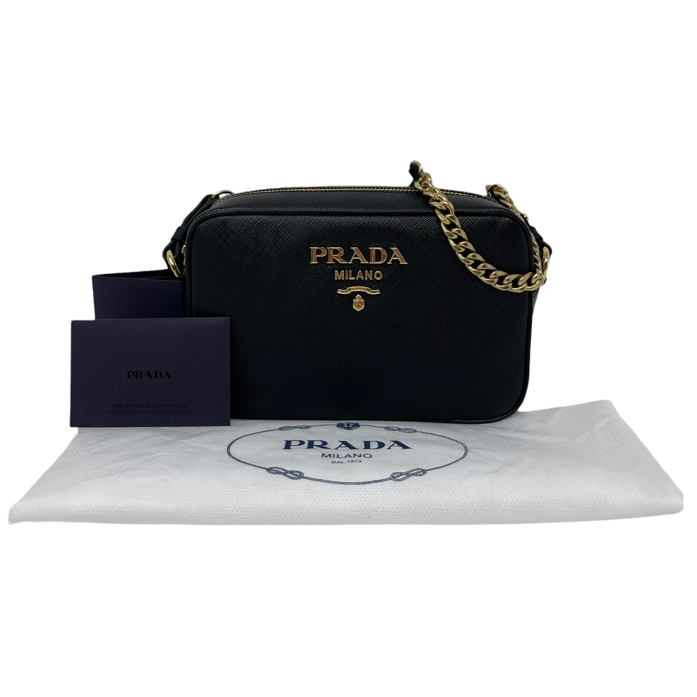 NEU Prada Schwarz Saffiano Leder Kamera Crossbody Umhängetasche im Angebot 8