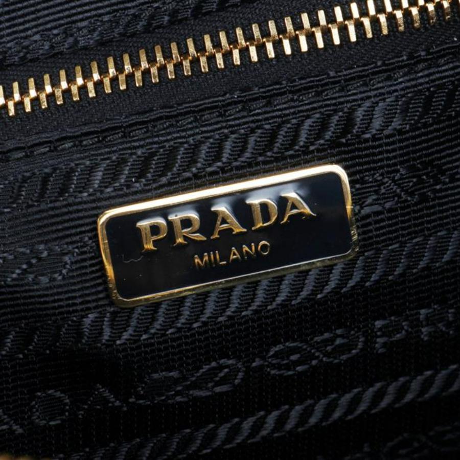 NEU Prada Schwarz Saffiano Leder Kamera Crossbody Umhängetasche im Angebot 5