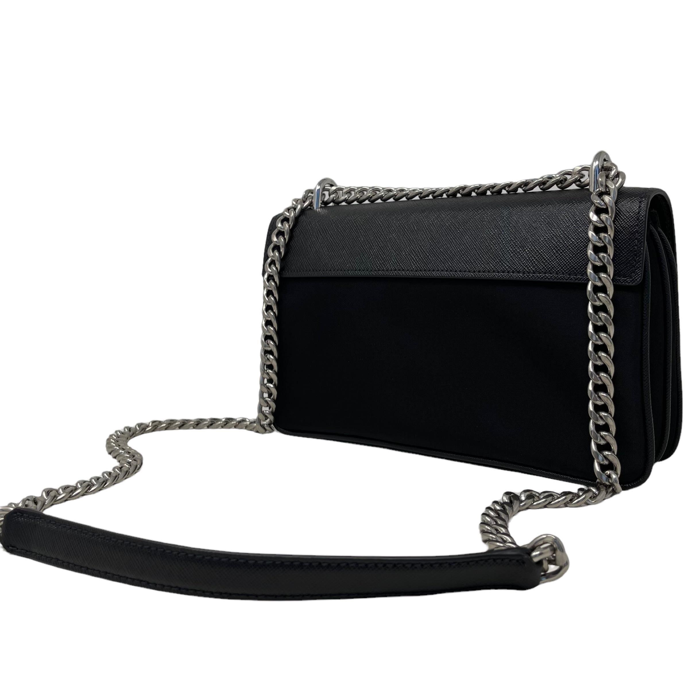 NEU Prada Schwarze Saffiano-Umhängetasche aus Leder im Angebot 5