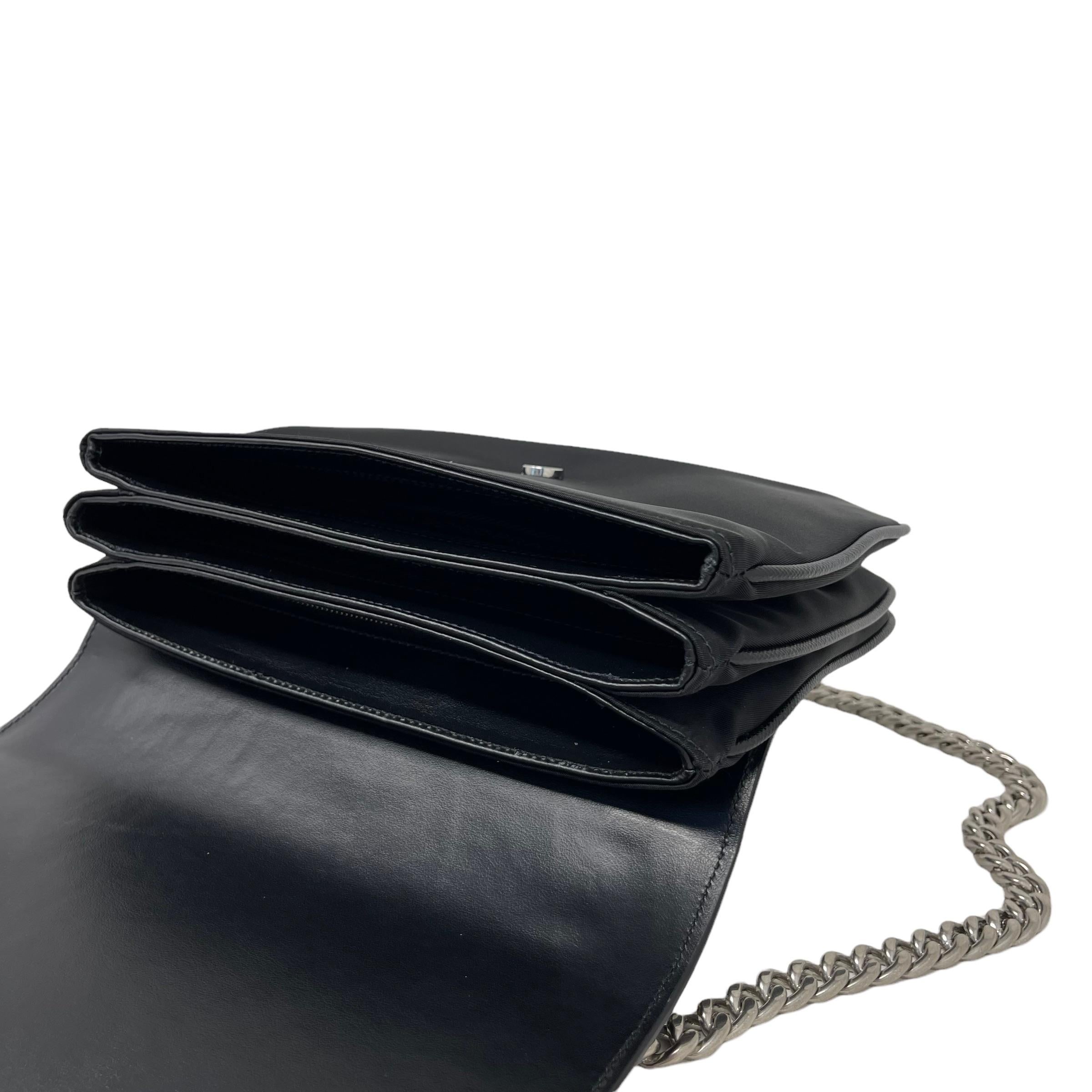 NEU Prada Schwarze Saffiano-Umhängetasche aus Leder im Angebot 8