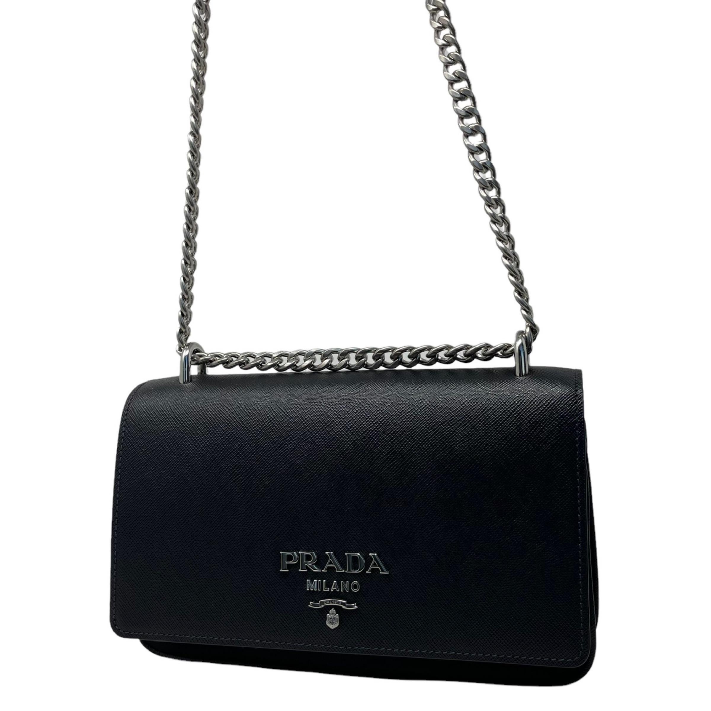 NEU Prada Schwarze Saffiano-Umhängetasche aus Leder im Angebot 2