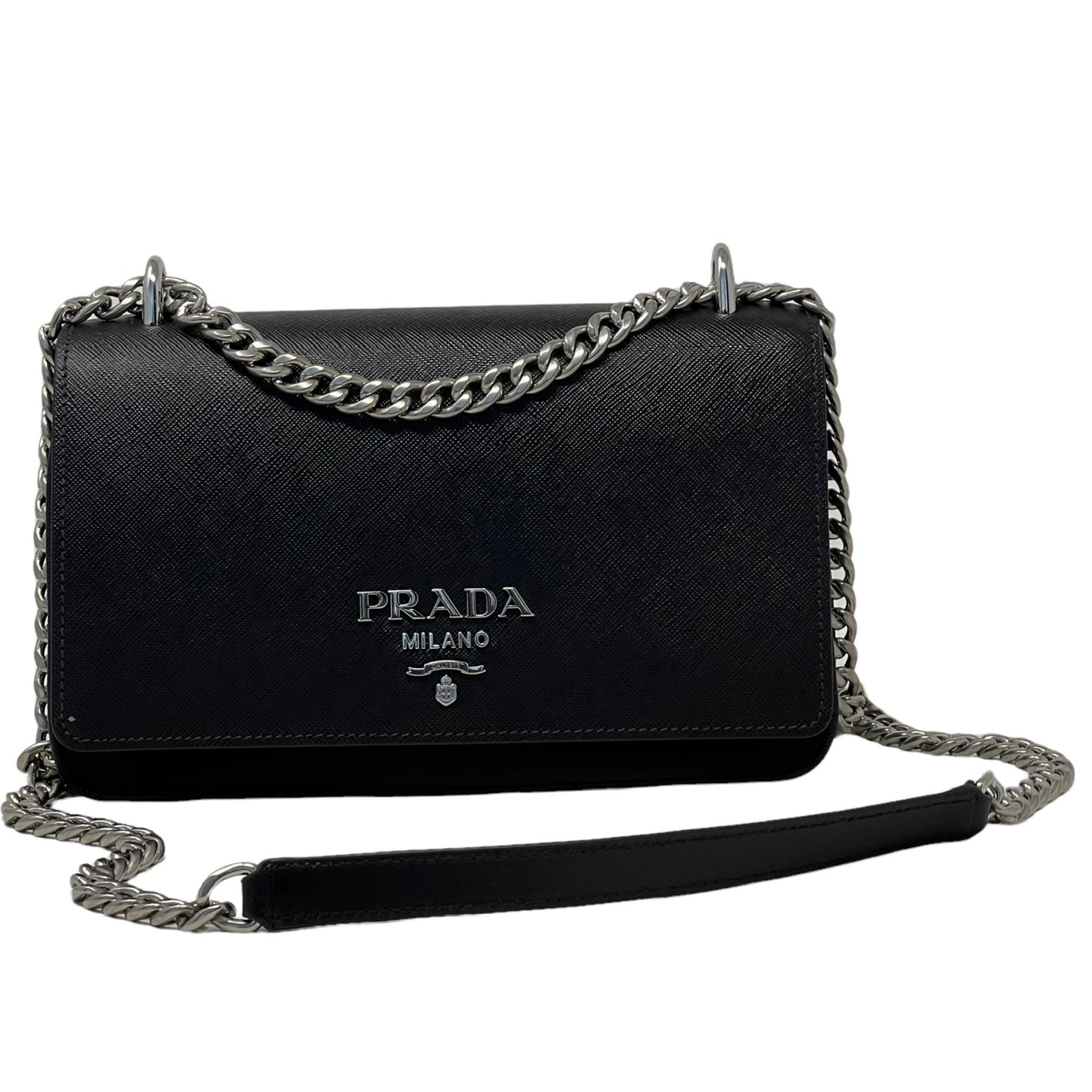 NEU Prada Schwarze Saffiano-Umhängetasche aus Leder im Angebot 4