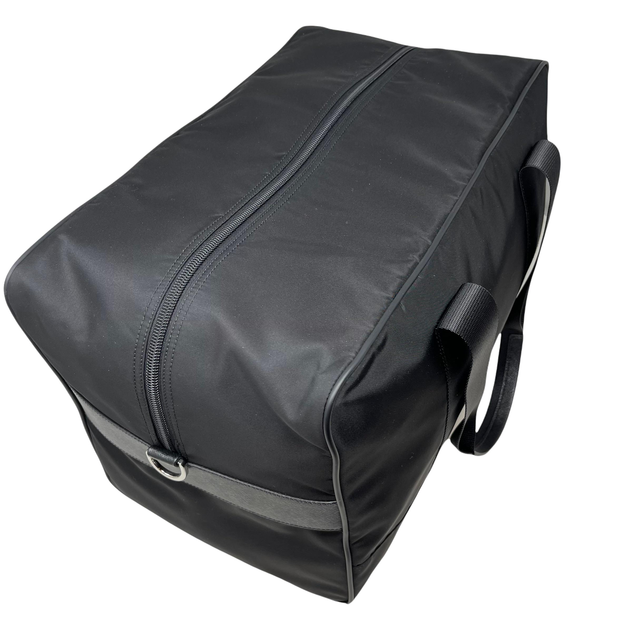 NEU Prada Schwarz Tessuto Nylon Boston Reisetasche im Angebot 9