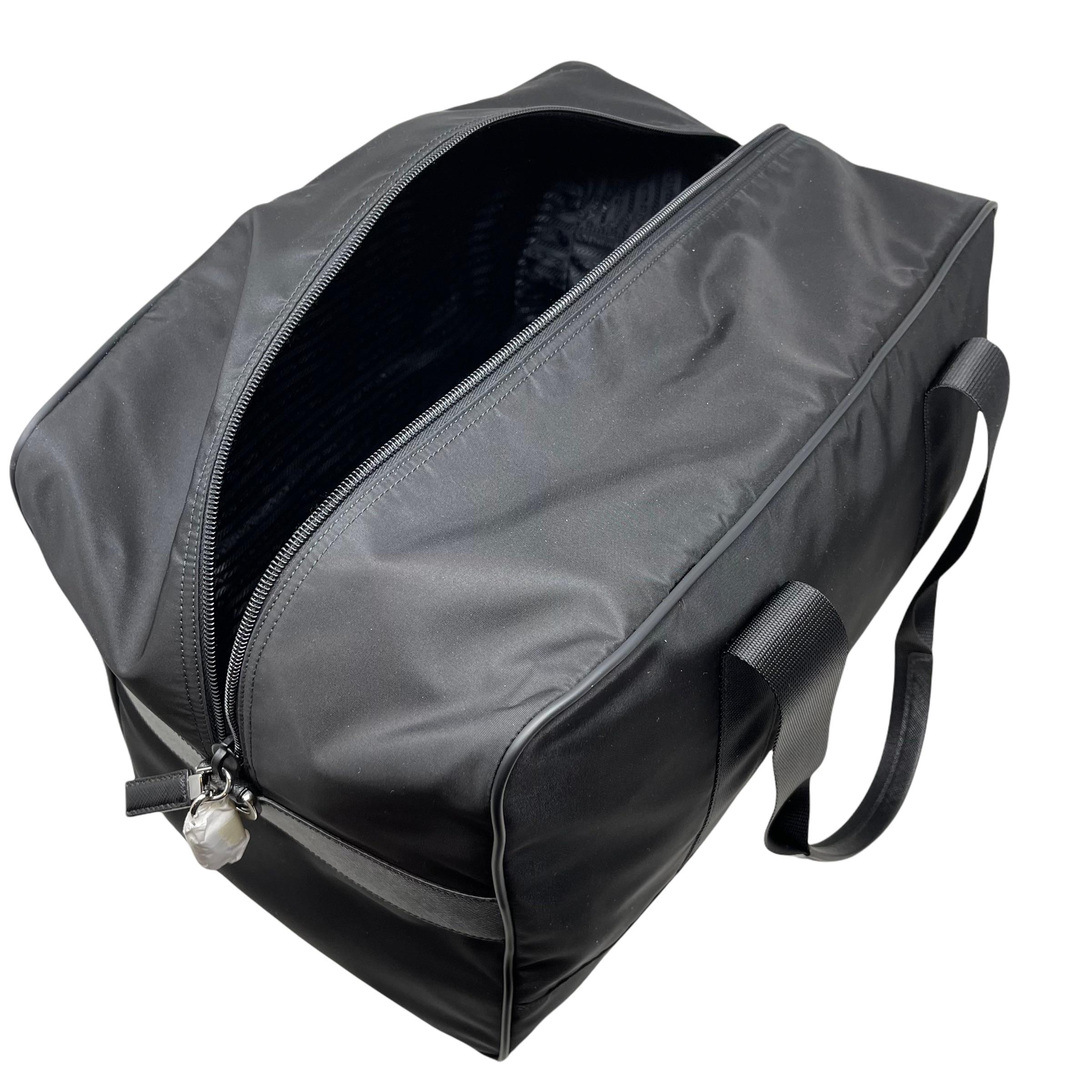NEU Prada Schwarz Tessuto Nylon Boston Reisetasche im Angebot 10