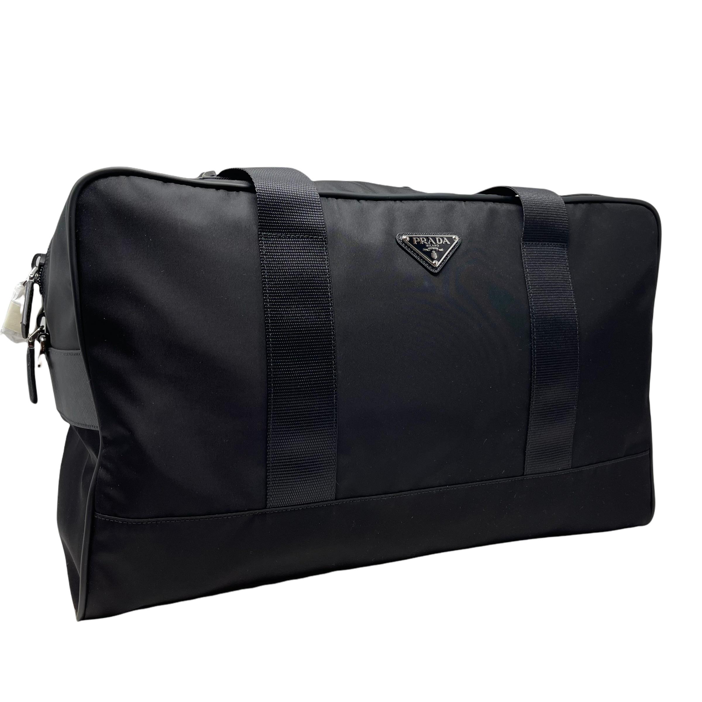 NEU Prada Schwarz Tessuto Nylon Boston Reisetasche für Damen oder Herren im Angebot