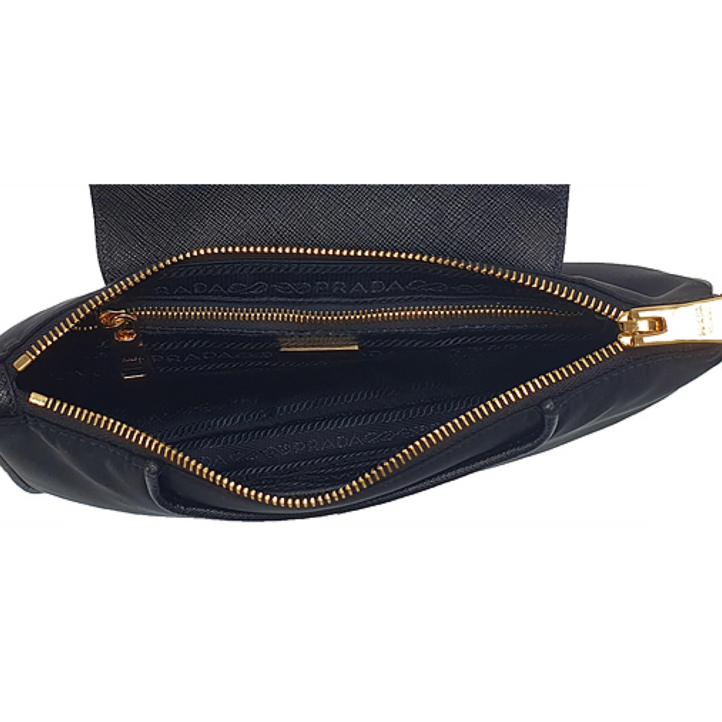 NEU Prada Tessuto Nylon-Clutch/Umhängetasche in Schwarz im Angebot 6