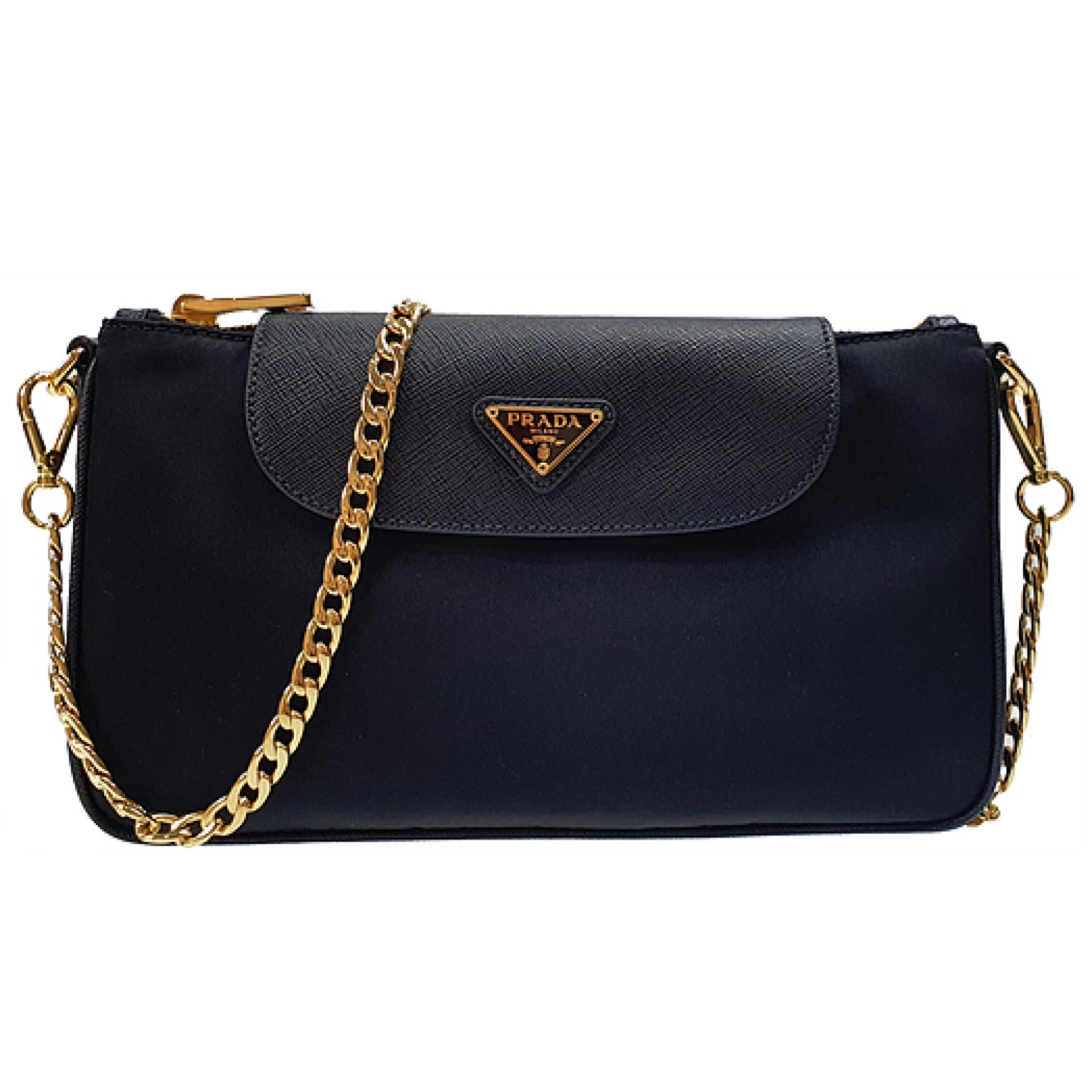 Neu Prada Schwarz Tessuto Nylon Clutch Crossbody Bag

Garantierte Echtheit

DETAILS
Marke: Prada
Zustand: Brandneu
Kategorie: Umhängetasche
Geschlecht: Frauen
Farbe: Schwarz
MATERIAL: Nylon
Prada-Logo-Plakette
Goldfarbene Hardware
Abnehmbarer