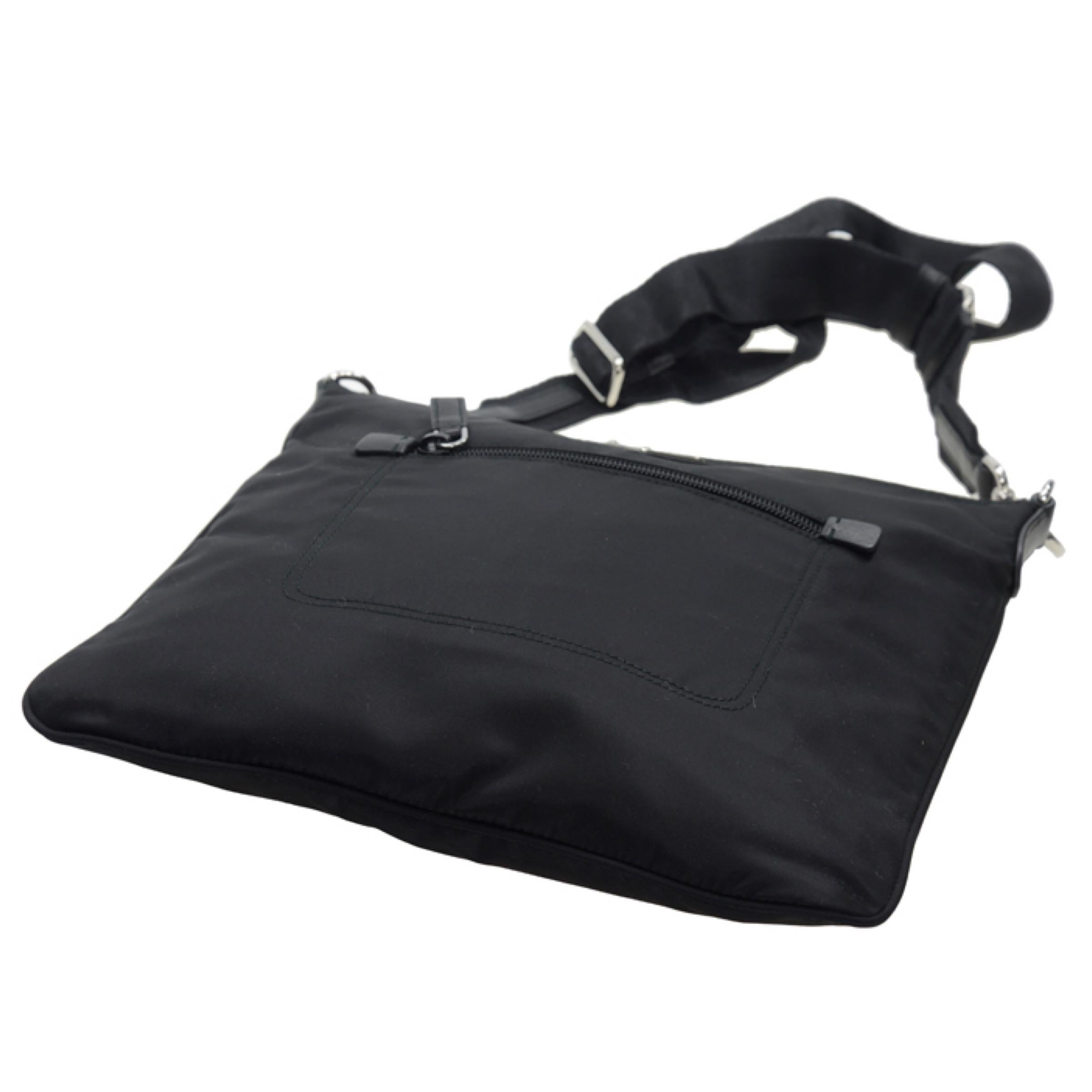 NEU Prada Schwarz Tessuto Messenger Crossbody Tasche aus Nylon im Zustand „Neu“ in San Marcos, CA