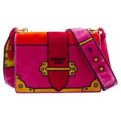 neu PRADA Cahier Pop Tromp Loeil Druck rosa Samt Klappe Crossbody Umhängetasche