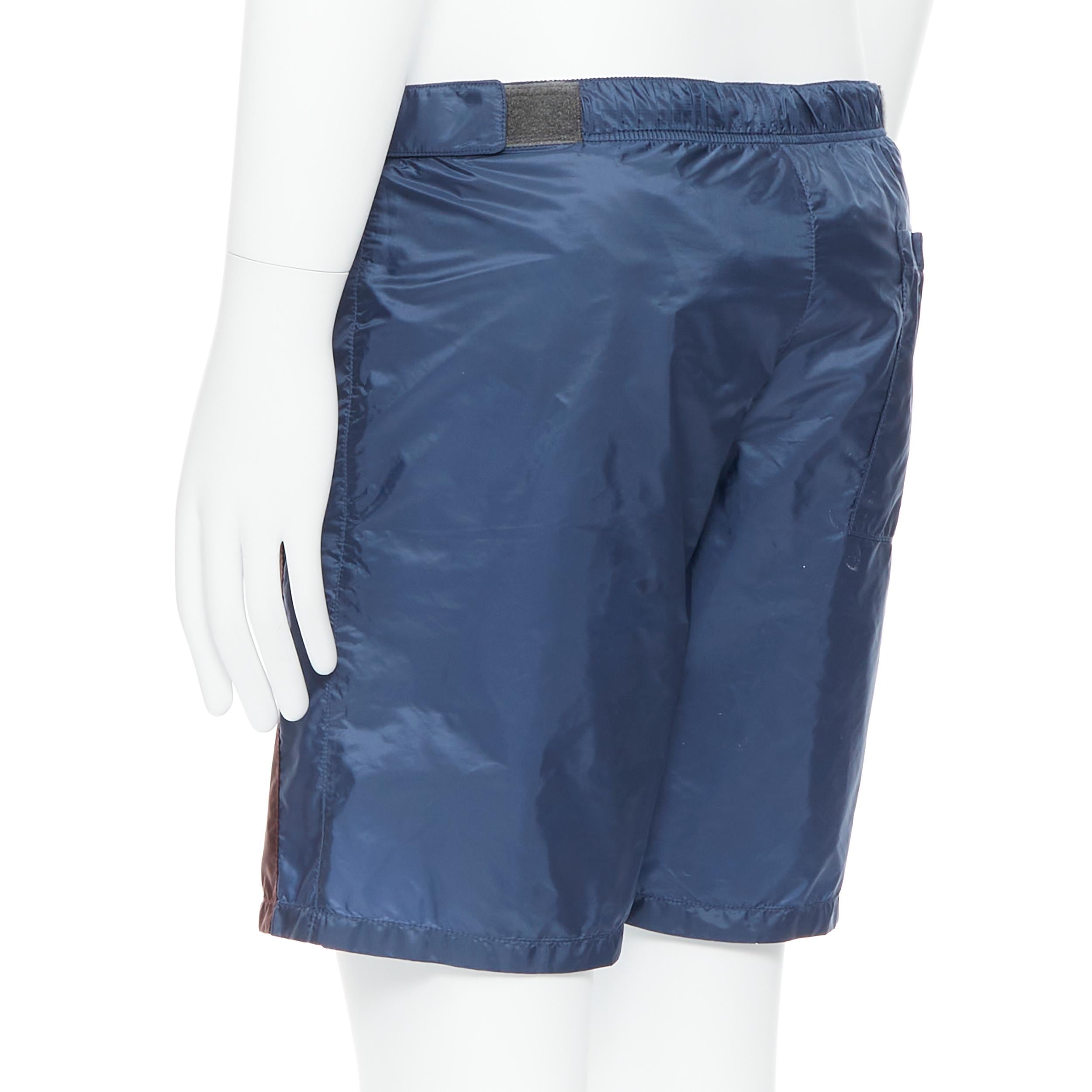new PRADA dark blue burgundy stripe rubber logo swim shorts trunks IT44 XS In New Condition For Sale In Hong Kong, NT
