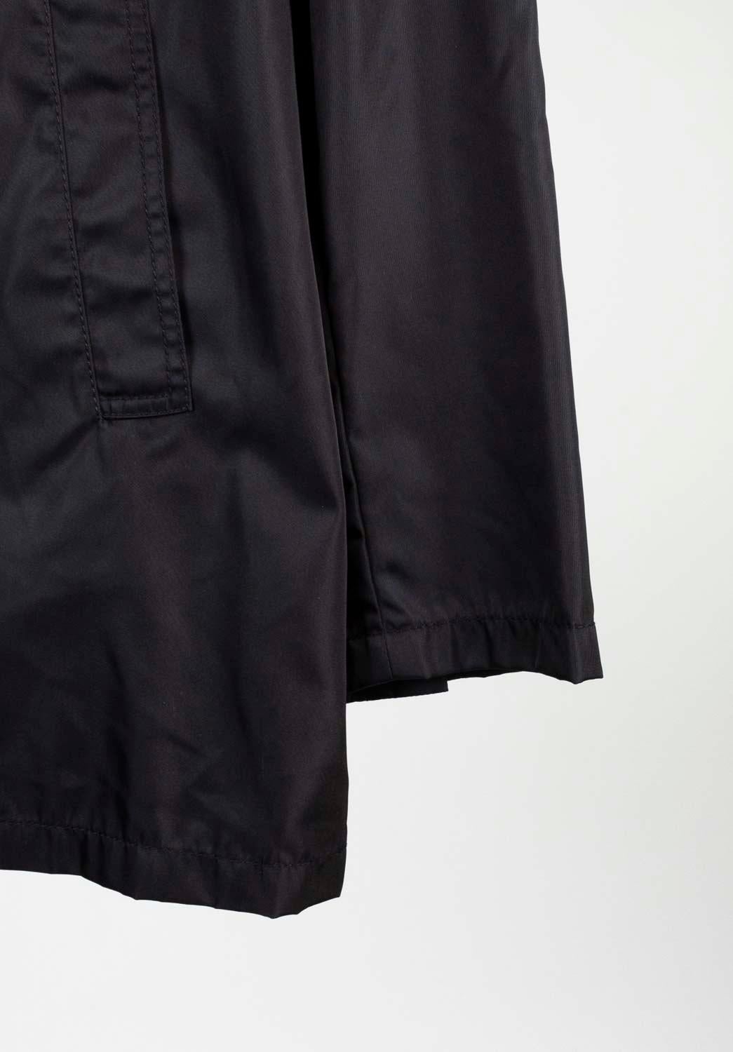 New Prada Men Classic Raincoat Nylon Long Jacket Size XL, S569 Pour hommes en vente