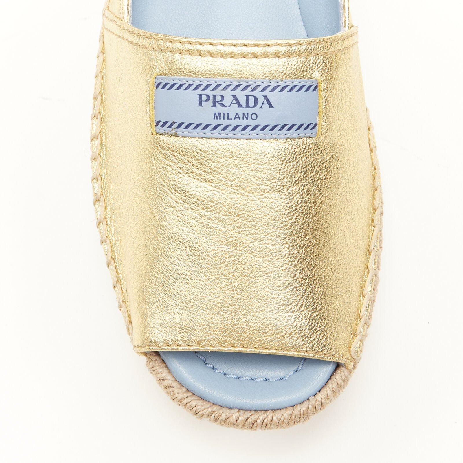 Chaussures espadrilles compensées PRADA à bout ouvert en cuir doré métallisé avec logo EU37, neuves 3