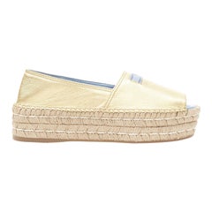 Chaussures espadrilles compensées PRADA à bout ouvert en cuir doré métallisé avec logo EU37, neuves