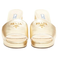 neu PRADA Metallic Gold Saffiano Leder Logo offener Zehensandalen EU38