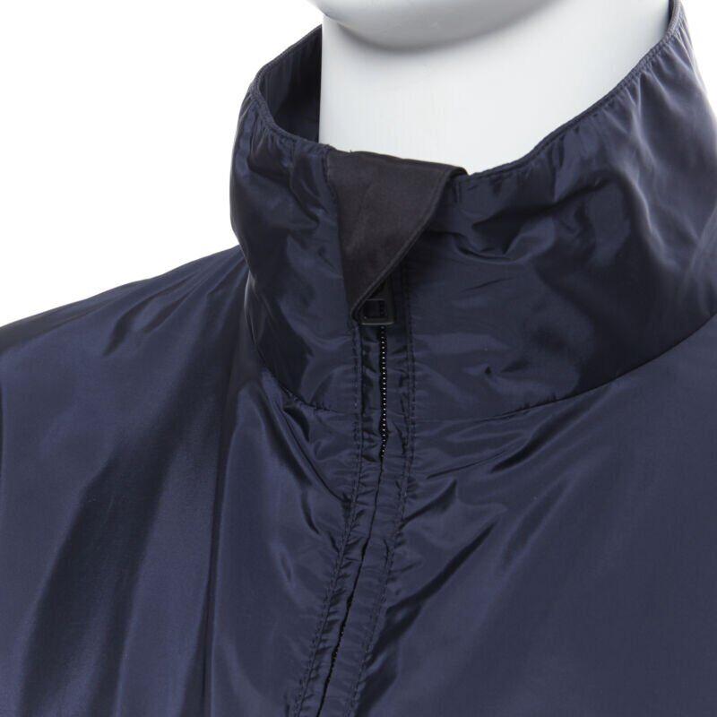 nouveau PRADA Nylon 2018 gris émaillé triangle caoutchouc manchette zippée veste shell IT50 L en vente 4