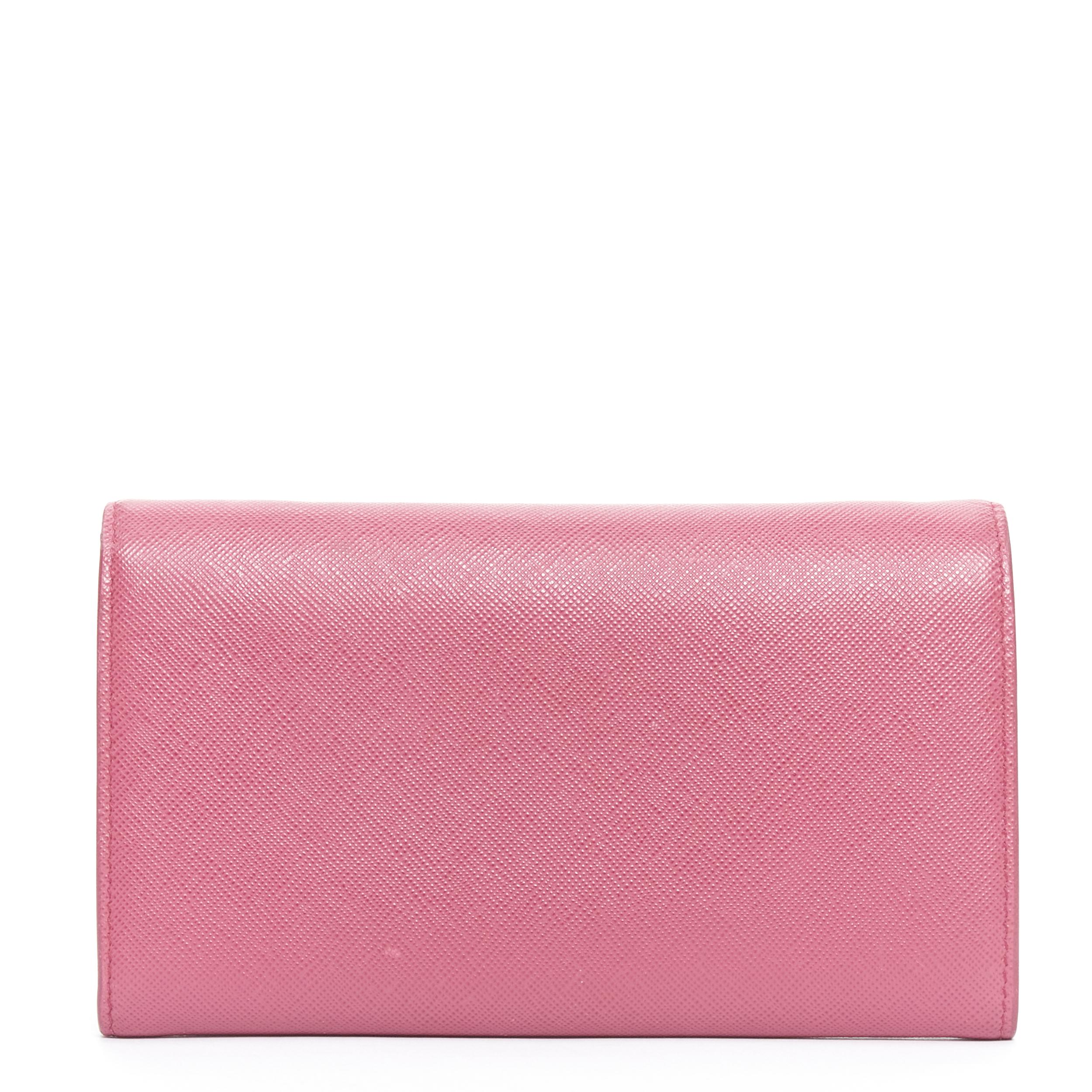 Rose PRADA - Pochette portefeuille enveloppante avec logo en or et diamants roses sur chaîne, état neuf