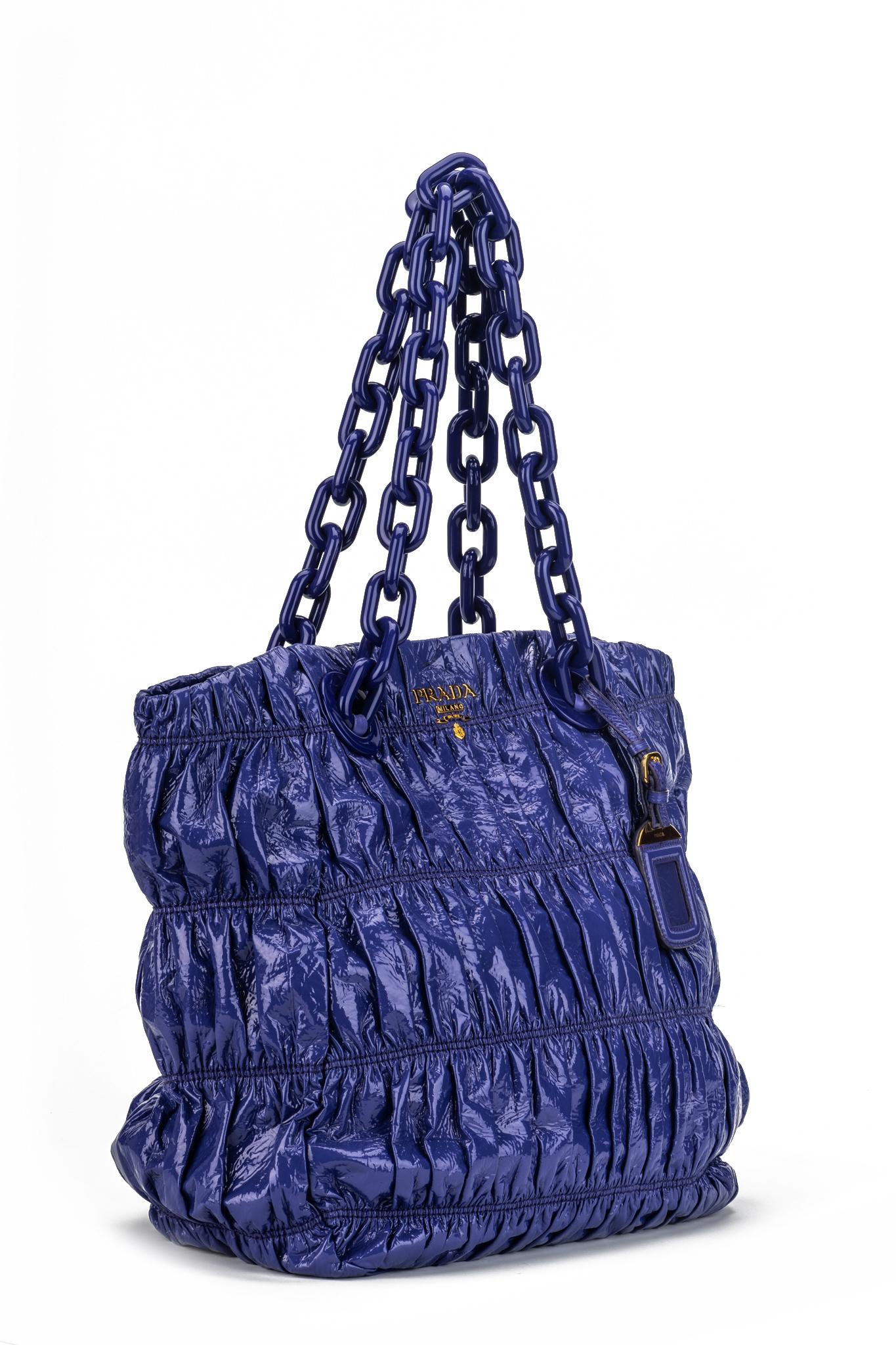 New Prada Purple Rouched Patent Tote Bag In New Condition For Sale In West Hollywood, CA