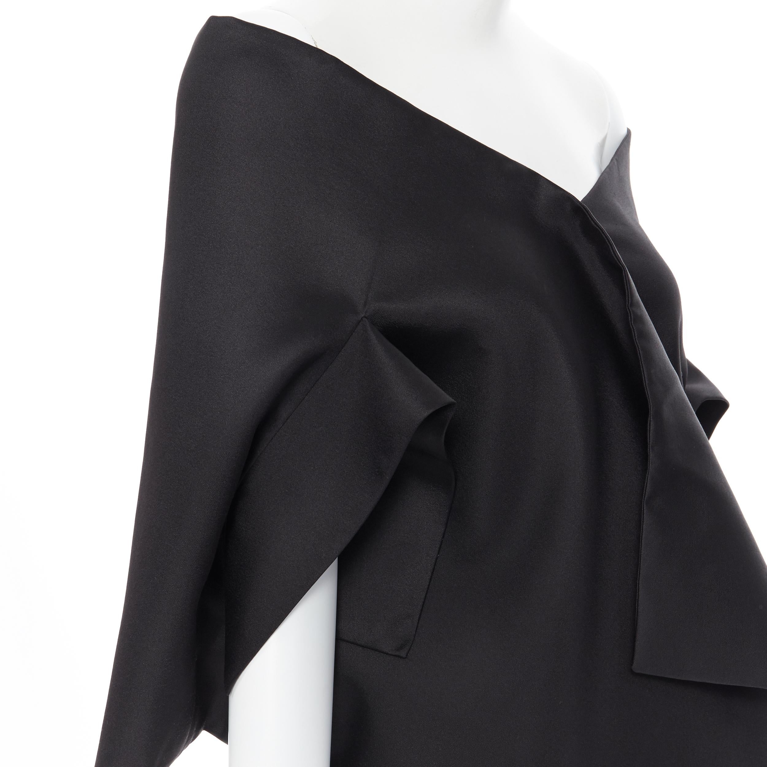 new PRADA Special Edition black wool silk kimono sleeve off shoulder shawl cape
Brand: Prada
Designer: Miuccia Prada
Collection: Special Edition Label
Model Name / Style: Kimono shawl
Material: Wool, silk
Color: Black
Pattern: Solid
Extra Detail: No