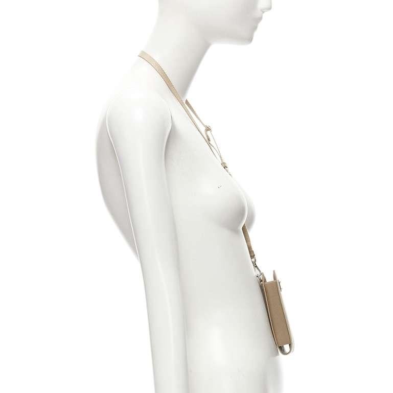 new PRADA Symbole Triangle logo cuir saffiano Phone lanyard bag beige nude Neuf - En vente à Hong Kong, NT