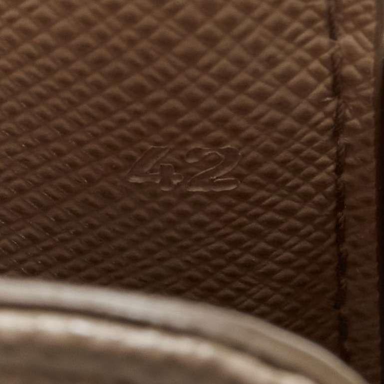new PRADA Symbole Triangle logo cuir saffiano Phone lanyard bag beige nude en vente 2