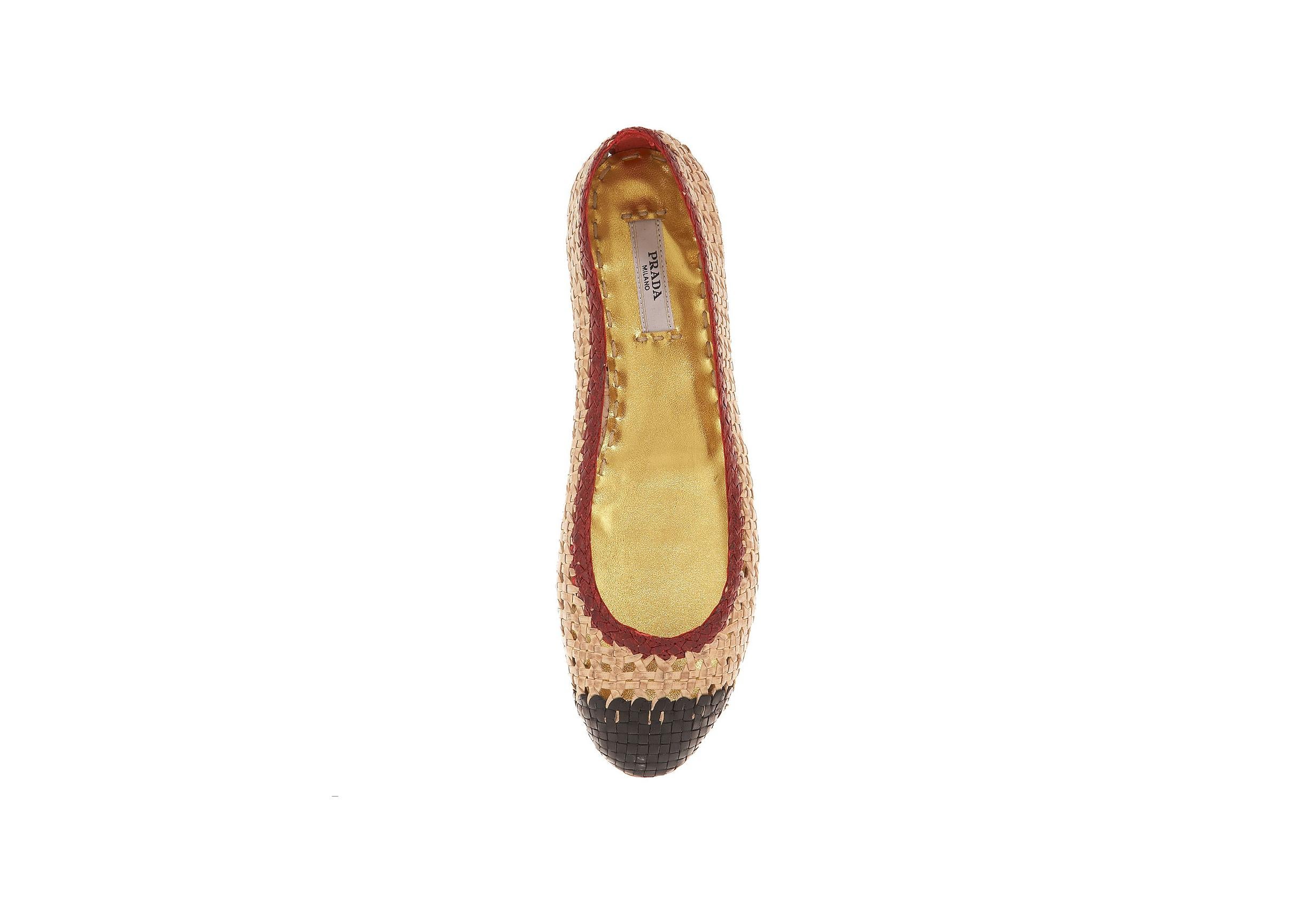     A PRADA signature piece and timeless classic that will last you for years
    Beautiful woven design in tri-color
    Gold-metallic leather lining
    Outer sole in real leather
    From PRADA's luxurious collection - all hand-woven!
    Pure