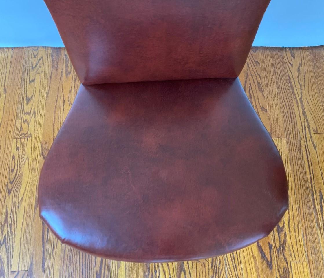 Hand-Crafted New Queen Anne Style Mahogany Balloon Seat Leather Side Chair w/ Brass Nail Trim For Sale
