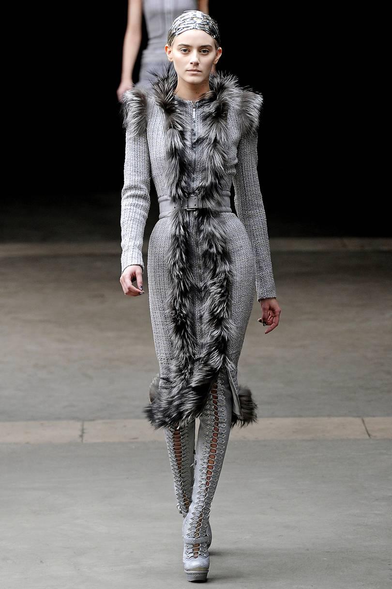 Alexander McQueen
Fall Winter 2011
Brand New 
Runway Wool Fox Coat/Dress
Italian 42  
Grey
Fully Lined in Silk
Zippers Throughout the Piece Easily Convert it from a Coat to a Dress

Bust: 36