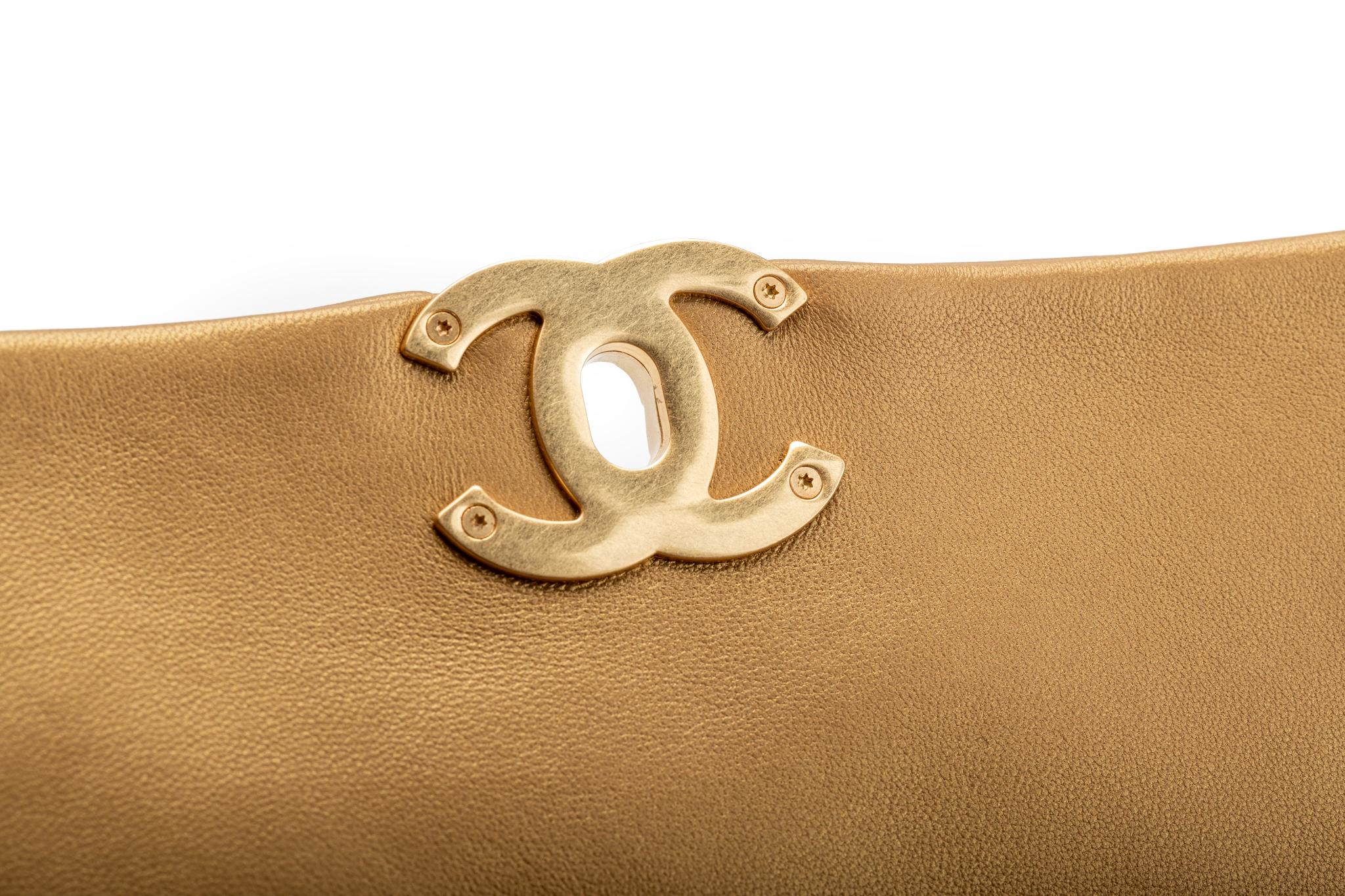 New RARE Chanel Gold 19 Bag  5